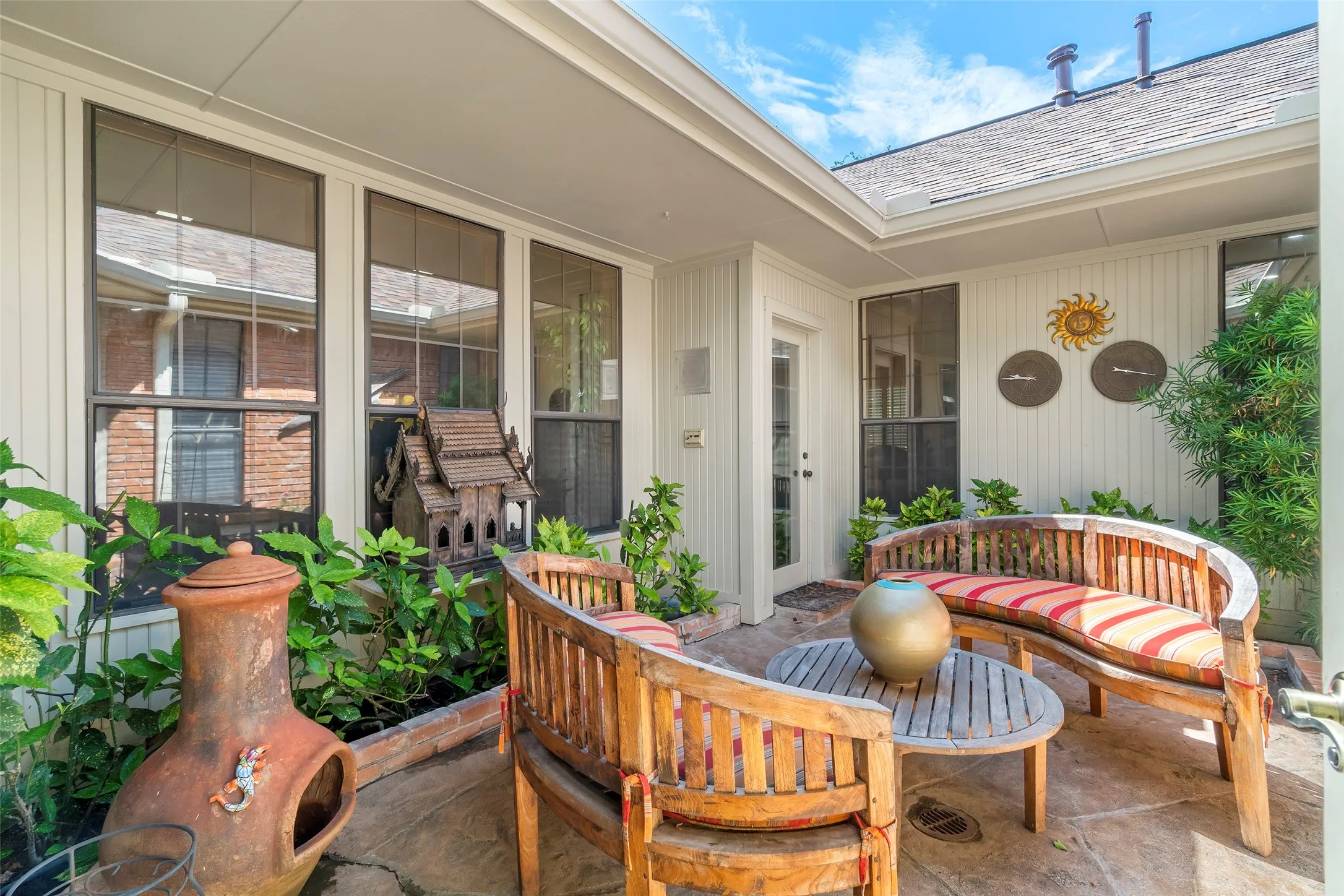 Single Family Residence For Sale in Dallas County , 16028 Chalfont Place, Dallas, Texas 75248, 3 Bedroom, 3 Bathroom, 2 Garage spaces, 3,076 Sqft, built in 1978, mls#21330028, Real Estate Agent in Dallas, Homes For Sale in Dallas county, Homes For Sale in Dallas, Realtor in Dallas Texas, Real Estate Brokerage Independent Realty Texas, Luminita Cordes Realtor