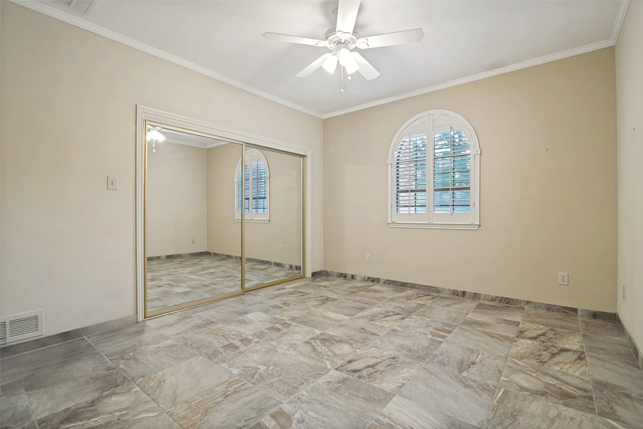 Single Family Residence For Sale in Dallas County , 16028 Chalfont Place, Dallas, Texas 75248, 3 Bedroom, 3 Bathroom, 2 Garage spaces, 3,076 Sqft, built in 1978, mls#21330028, Real Estate Agent in Dallas, Homes For Sale in Dallas county, Homes For Sale in Dallas, Realtor in Dallas Texas, Real Estate Brokerage Independent Realty Texas, Luminita Cordes Realtor