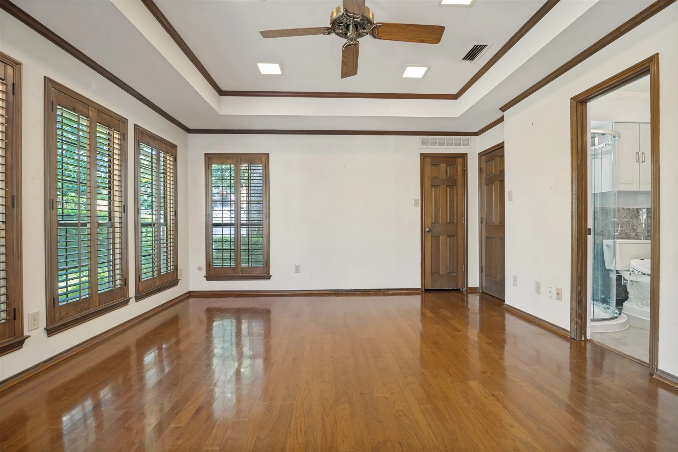 Bedroom or living area with an ensuite bath.
