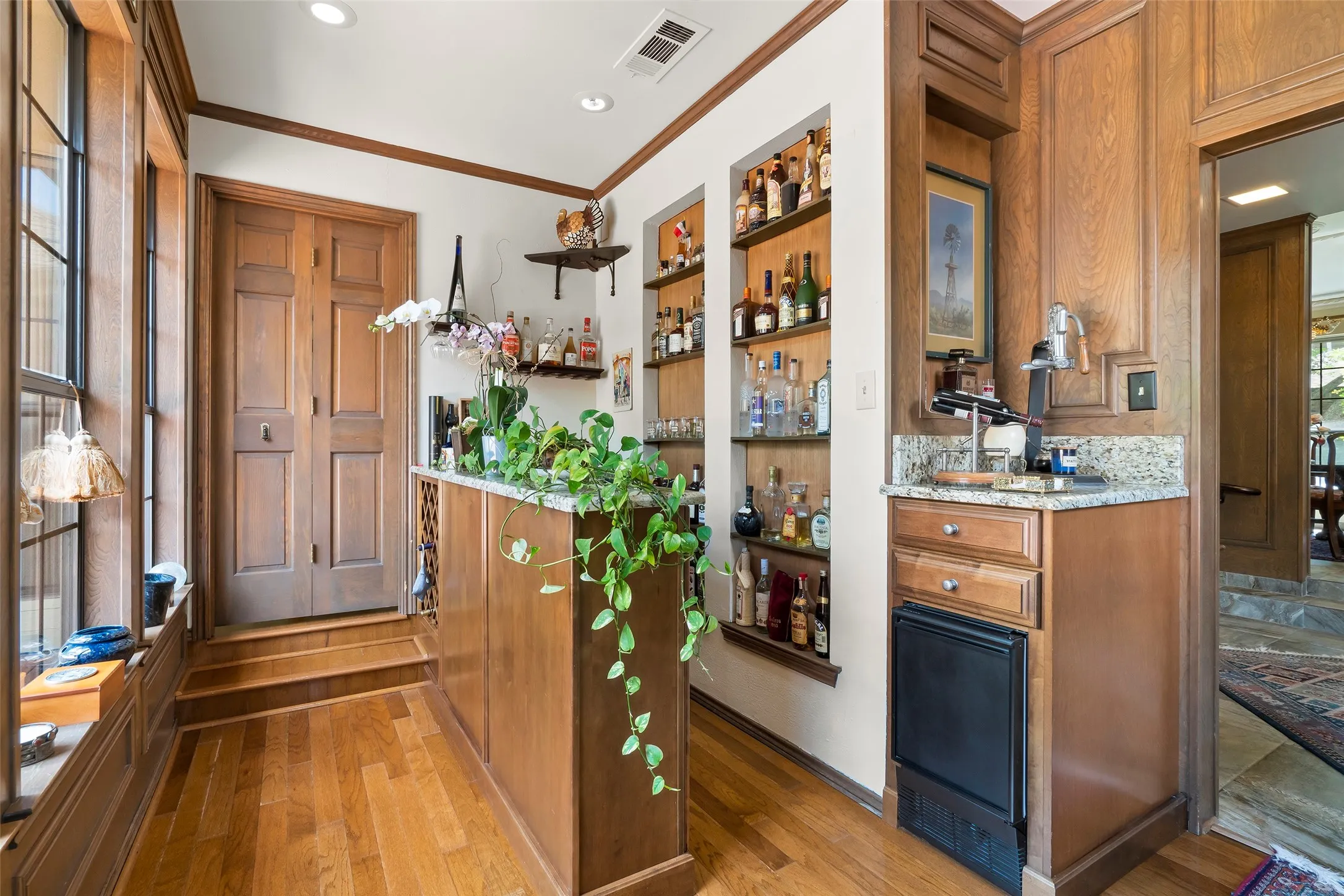 Single Family Residence For Sale in Dallas County , 16028 Chalfont Place, Dallas, Texas 75248, 3 Bedroom, 3 Bathroom, 2 Garage spaces, 3,076 Sqft, built in 1978, mls#21330028, Real Estate Agent in Dallas, Homes For Sale in Dallas county, Homes For Sale in Dallas, Realtor in Dallas Texas, Real Estate Brokerage Independent Realty Texas, Luminita Cordes Realtor
