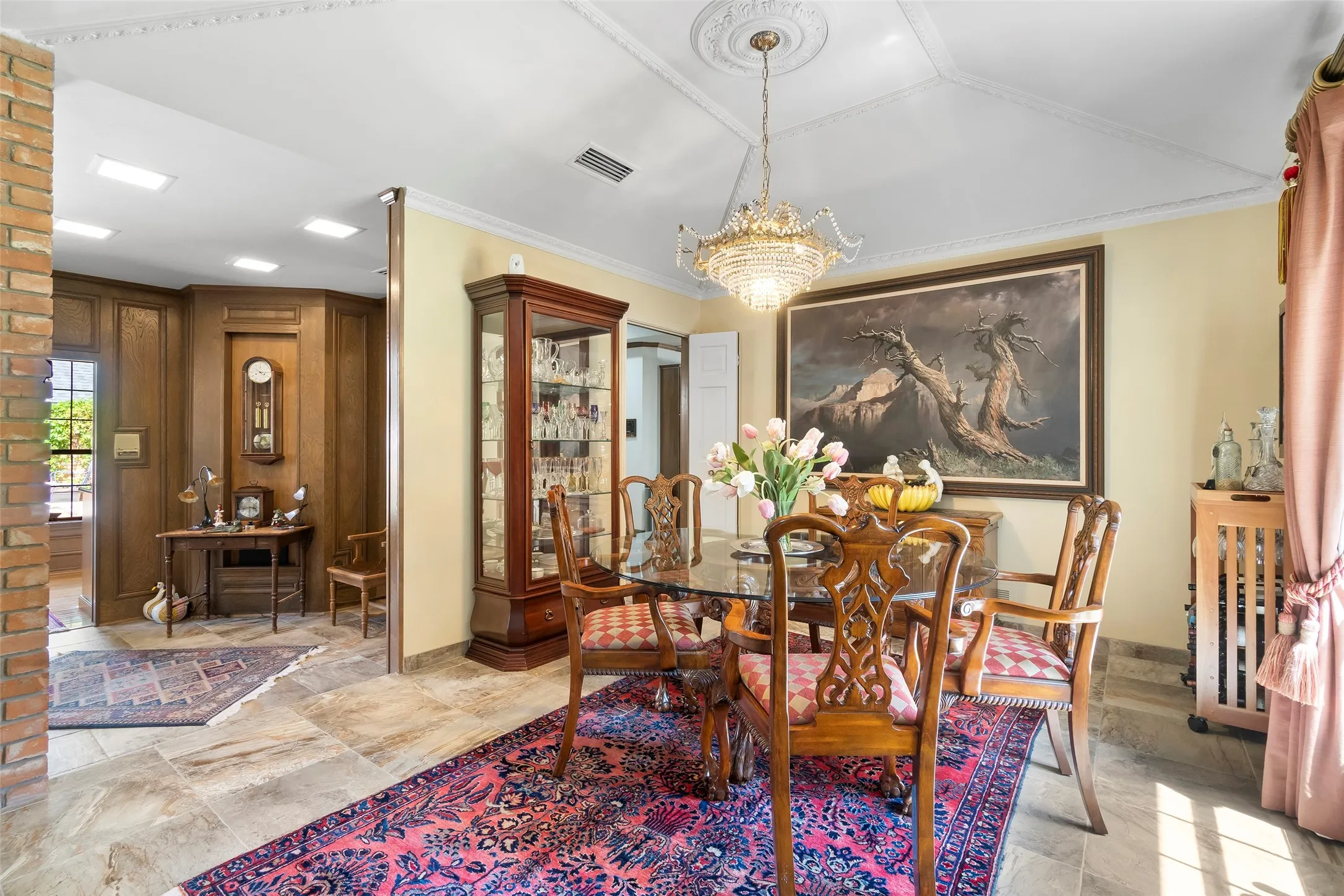 Single Family Residence For Sale in Dallas County , 16028 Chalfont Place, Dallas, Texas 75248, 3 Bedroom, 3 Bathroom, 2 Garage spaces, 3,076 Sqft, built in 1978, mls#21330028, Real Estate Agent in Dallas, Homes For Sale in Dallas county, Homes For Sale in Dallas, Realtor in Dallas Texas, Real Estate Brokerage Independent Realty Texas, Luminita Cordes Realtor