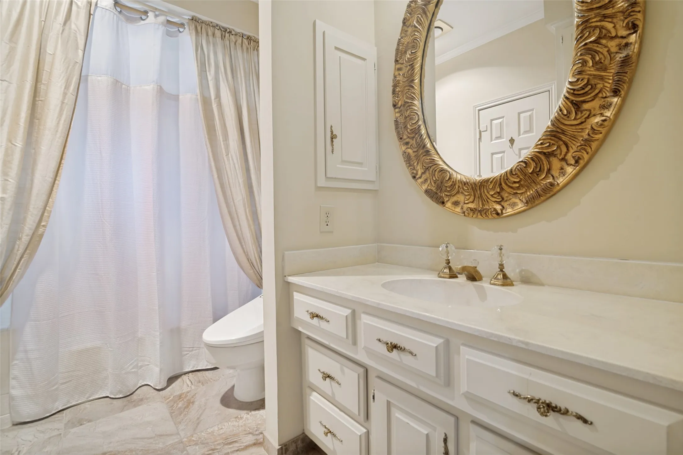 Single Family Residence For Sale in Dallas County , 16028 Chalfont Place, Dallas, Texas 75248, 3 Bedroom, 3 Bathroom, 2 Garage spaces, 3,076 Sqft, built in 1978, mls#21330028, Real Estate Agent in Dallas, Homes For Sale in Dallas county, Homes For Sale in Dallas, Realtor in Dallas Texas, Real Estate Brokerage Independent Realty Texas, Luminita Cordes Realtor