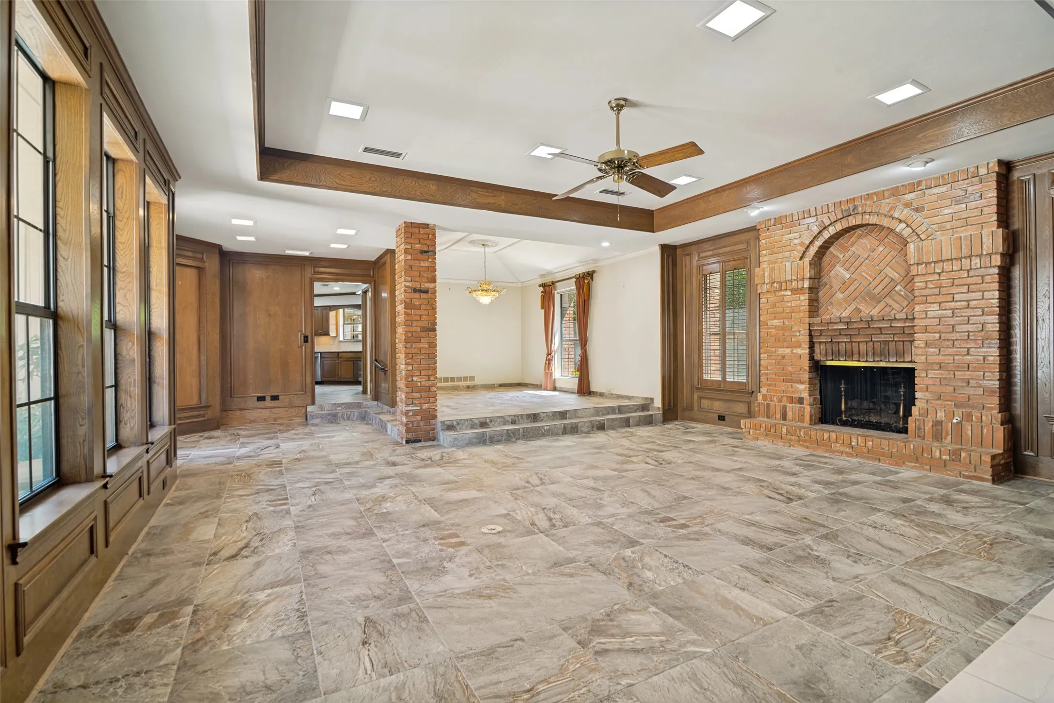 Unfurnished living room