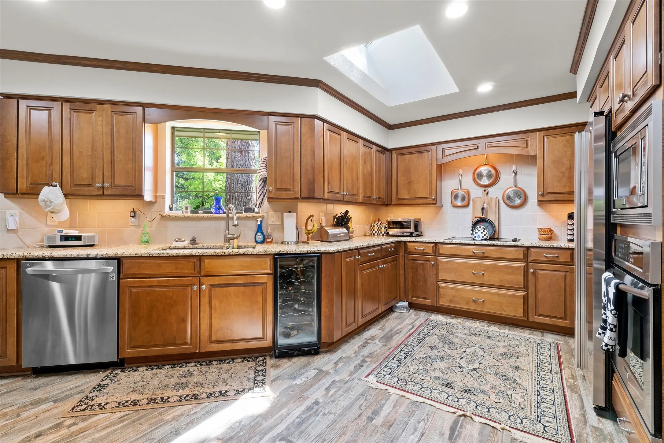 Single Family Residence For Sale in Dallas County , 16028 Chalfont Place, Dallas, Texas 75248, 3 Bedroom, 3 Bathroom, 2 Garage spaces, 3,076 Sqft, built in 1978, mls#21330028, Real Estate Agent in Dallas, Homes For Sale in Dallas county, Homes For Sale in Dallas, Realtor in Dallas Texas, Real Estate Brokerage Independent Realty Texas, Luminita Cordes Realtor