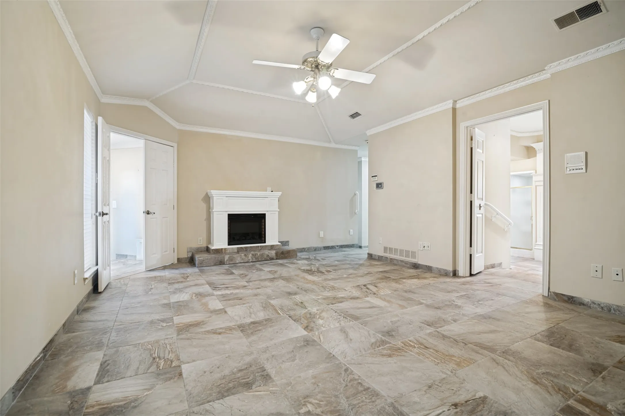 Single Family Residence For Sale in Dallas County , 16028 Chalfont Place, Dallas, Texas 75248, 3 Bedroom, 3 Bathroom, 2 Garage spaces, 3,076 Sqft, built in 1978, mls#21330028, Real Estate Agent in Dallas, Homes For Sale in Dallas county, Homes For Sale in Dallas, Realtor in Dallas Texas, Real Estate Brokerage Independent Realty Texas, Luminita Cordes Realtor