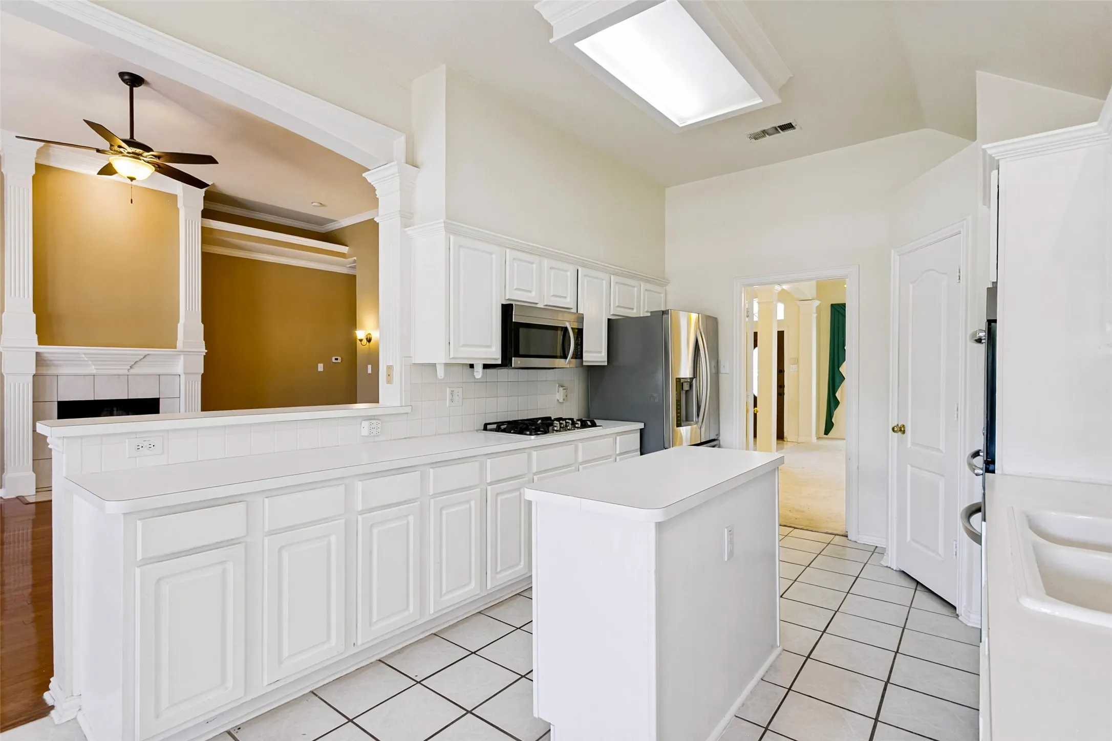 Single Family Residence For Sale in Denton County , 2321 Loon Lake Road, Denton, Texas 76210, 4 Bedroom, 2 Bathroom, 2 Garage spaces, 2,144 Sqft, built in 1999, mls#21343877, Real Estate Agent in Denton, Homes For Sale in Denton county, Homes For Sale in Denton, Realtor in Denton Texas, Real Estate Brokerage Independent Realty Texas, Luminita Cordes Realtor