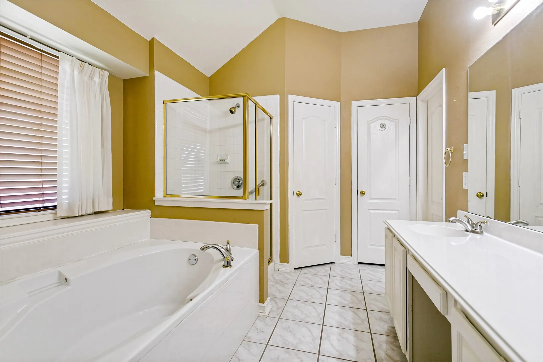 Single Family Residence For Sale in Denton County , 2321 Loon Lake Road, Denton, Texas 76210, 4 Bedroom, 2 Bathroom, 2 Garage spaces, 2,144 Sqft, built in 1999, mls#21343877, Real Estate Agent in Denton, Homes For Sale in Denton county, Homes For Sale in Denton, Realtor in Denton Texas, Real Estate Brokerage Independent Realty Texas, Luminita Cordes Realtor