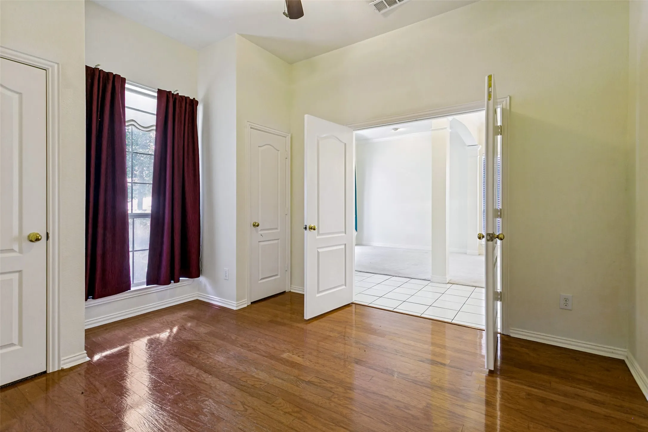 Single Family Residence For Sale in Denton County , 2321 Loon Lake Road, Denton, Texas 76210, 4 Bedroom, 2 Bathroom, 2 Garage spaces, 2,144 Sqft, built in 1999, mls#21343877, Real Estate Agent in Denton, Homes For Sale in Denton county, Homes For Sale in Denton, Realtor in Denton Texas, Real Estate Brokerage Independent Realty Texas, Luminita Cordes Realtor