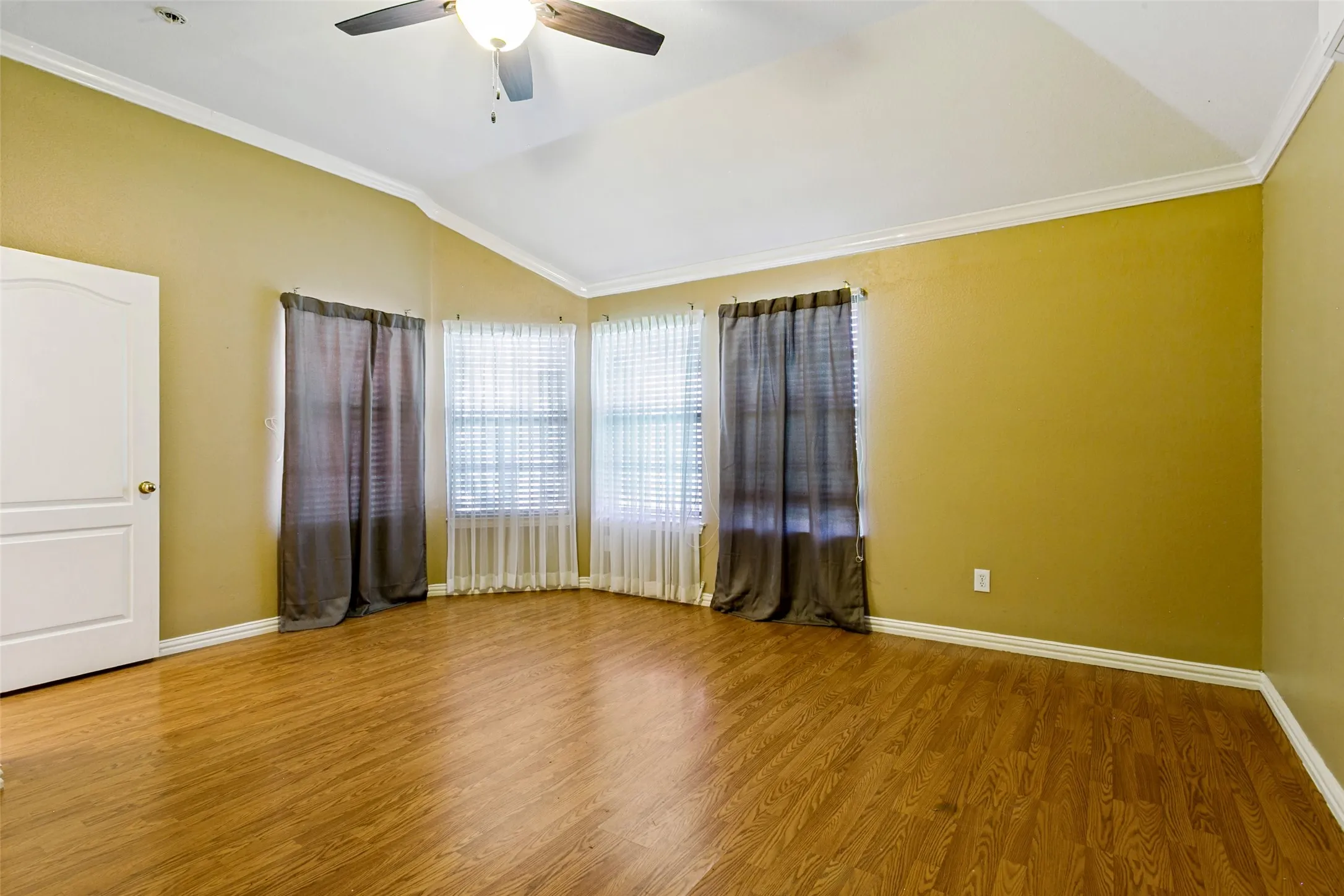 Single Family Residence For Sale in Denton County , 2321 Loon Lake Road, Denton, Texas 76210, 4 Bedroom, 2 Bathroom, 2 Garage spaces, 2,144 Sqft, built in 1999, mls#21343877, Real Estate Agent in Denton, Homes For Sale in Denton county, Homes For Sale in Denton, Realtor in Denton Texas, Real Estate Brokerage Independent Realty Texas, Luminita Cordes Realtor