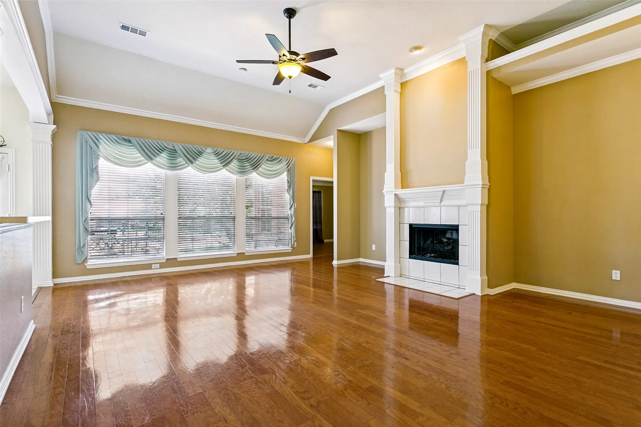 Single Family Residence For Sale in Denton County , 2321 Loon Lake Road, Denton, Texas 76210, 4 Bedroom, 2 Bathroom, 2 Garage spaces, 2,144 Sqft, built in 1999, mls#21343877, Real Estate Agent in Denton, Homes For Sale in Denton county, Homes For Sale in Denton, Realtor in Denton Texas, Real Estate Brokerage Independent Realty Texas, Luminita Cordes Realtor