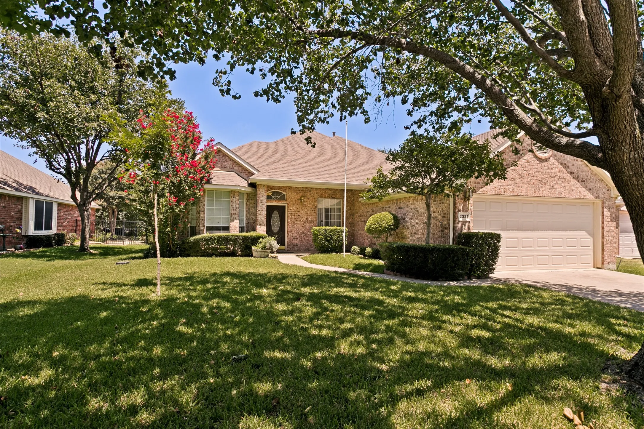Single Family Residence For Sale in Denton County , 2321 Loon Lake Road, Denton, Texas 76210, 4 Bedroom, 2 Bathroom, 2 Garage spaces, 2,144 Sqft, built in 1999, mls#21343877, Real Estate Agent in Denton, Homes For Sale in Denton county, Homes For Sale in Denton, Realtor in Denton Texas, Real Estate Brokerage Independent Realty Texas, Luminita Cordes Realtor
