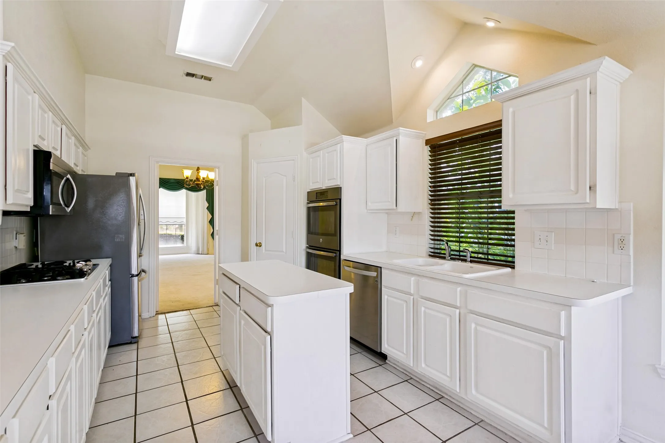 Single Family Residence For Sale in Denton County , 2321 Loon Lake Road, Denton, Texas 76210, 4 Bedroom, 2 Bathroom, 2 Garage spaces, 2,144 Sqft, built in 1999, mls#21343877, Real Estate Agent in Denton, Homes For Sale in Denton county, Homes For Sale in Denton, Realtor in Denton Texas, Real Estate Brokerage Independent Realty Texas, Luminita Cordes Realtor