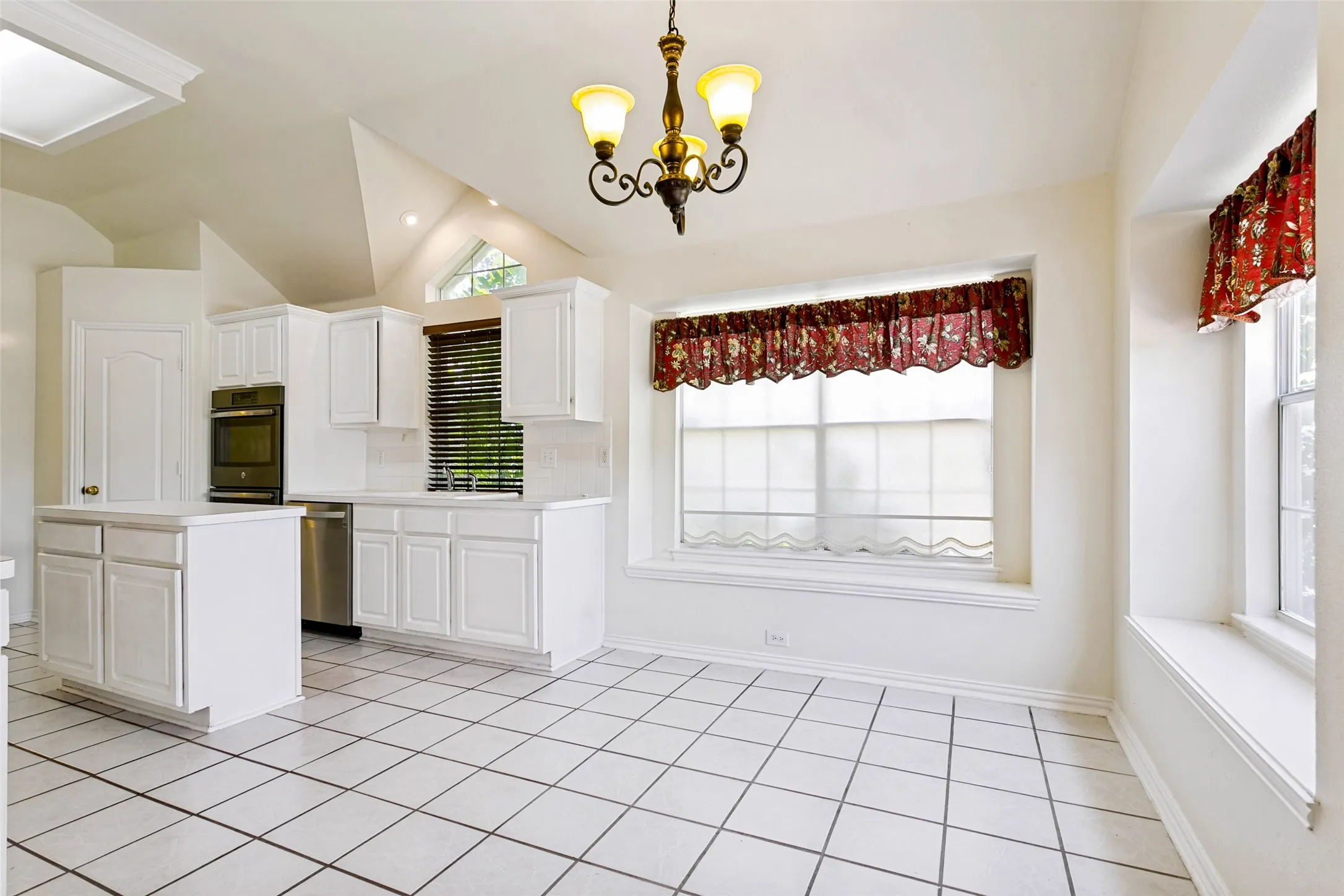 Single Family Residence For Sale in Denton County , 2321 Loon Lake Road, Denton, Texas 76210, 4 Bedroom, 2 Bathroom, 2 Garage spaces, 2,144 Sqft, built in 1999, mls#21343877, Real Estate Agent in Denton, Homes For Sale in Denton county, Homes For Sale in Denton, Realtor in Denton Texas, Real Estate Brokerage Independent Realty Texas, Luminita Cordes Realtor