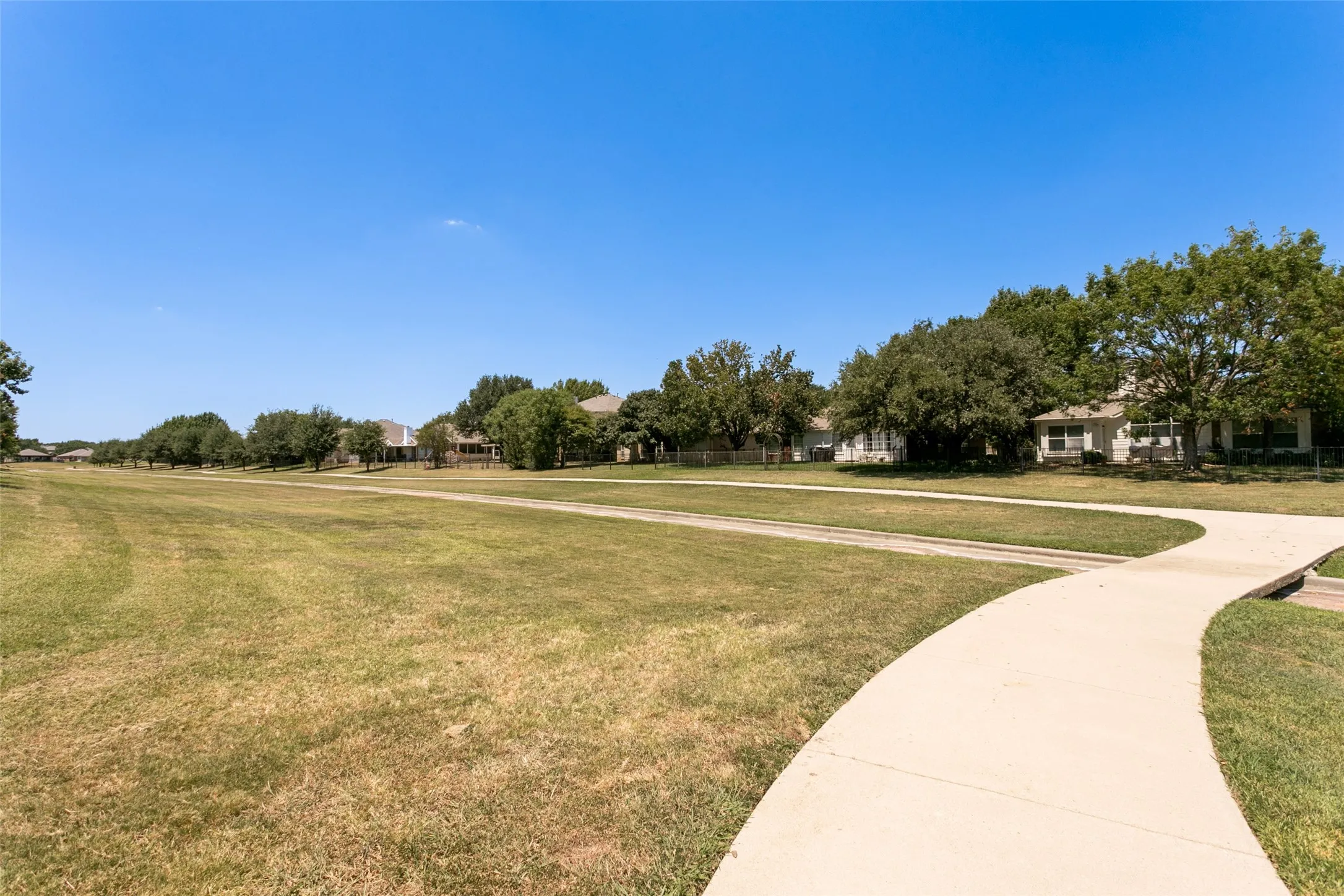 Single Family Residence For Sale in Denton County , 2321 Loon Lake Road, Denton, Texas 76210, 4 Bedroom, 2 Bathroom, 2 Garage spaces, 2,144 Sqft, built in 1999, mls#21343877, Real Estate Agent in Denton, Homes For Sale in Denton county, Homes For Sale in Denton, Realtor in Denton Texas, Real Estate Brokerage Independent Realty Texas, Luminita Cordes Realtor