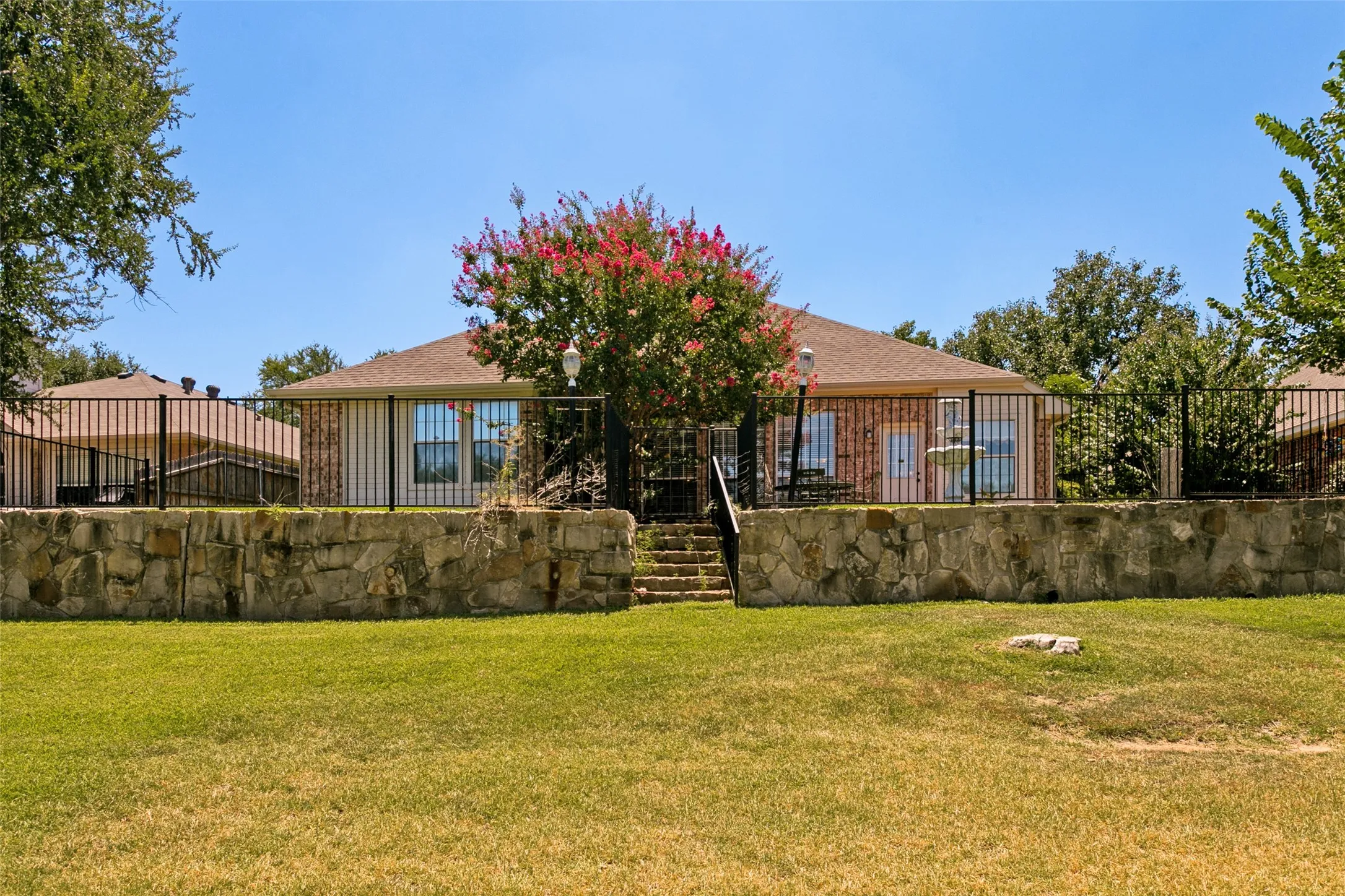 Single Family Residence For Sale in Denton County , 2321 Loon Lake Road, Denton, Texas 76210, 4 Bedroom, 2 Bathroom, 2 Garage spaces, 2,144 Sqft, built in 1999, mls#21343877, Real Estate Agent in Denton, Homes For Sale in Denton county, Homes For Sale in Denton, Realtor in Denton Texas, Real Estate Brokerage Independent Realty Texas, Luminita Cordes Realtor