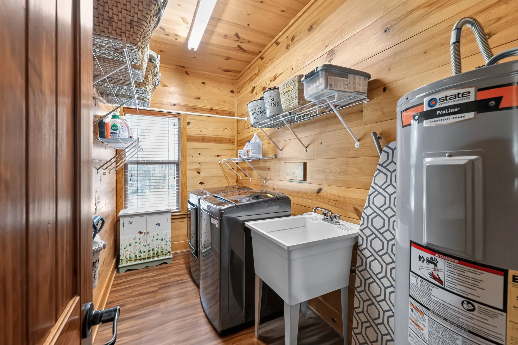 Spacious laundry room.