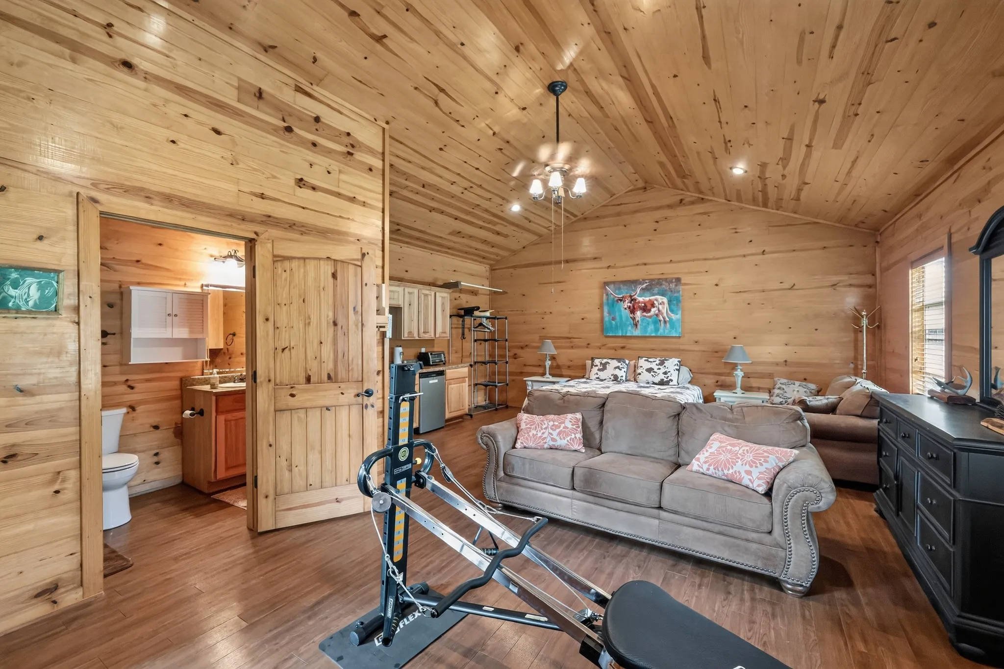 Guest suite with full bath and kitchen.