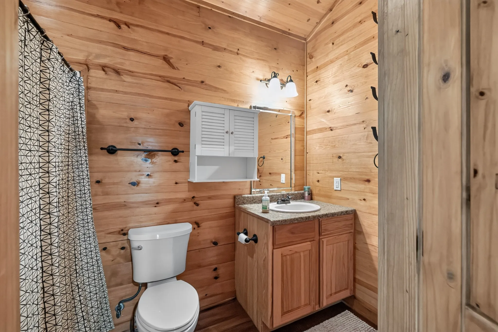 Guest suite full bath.