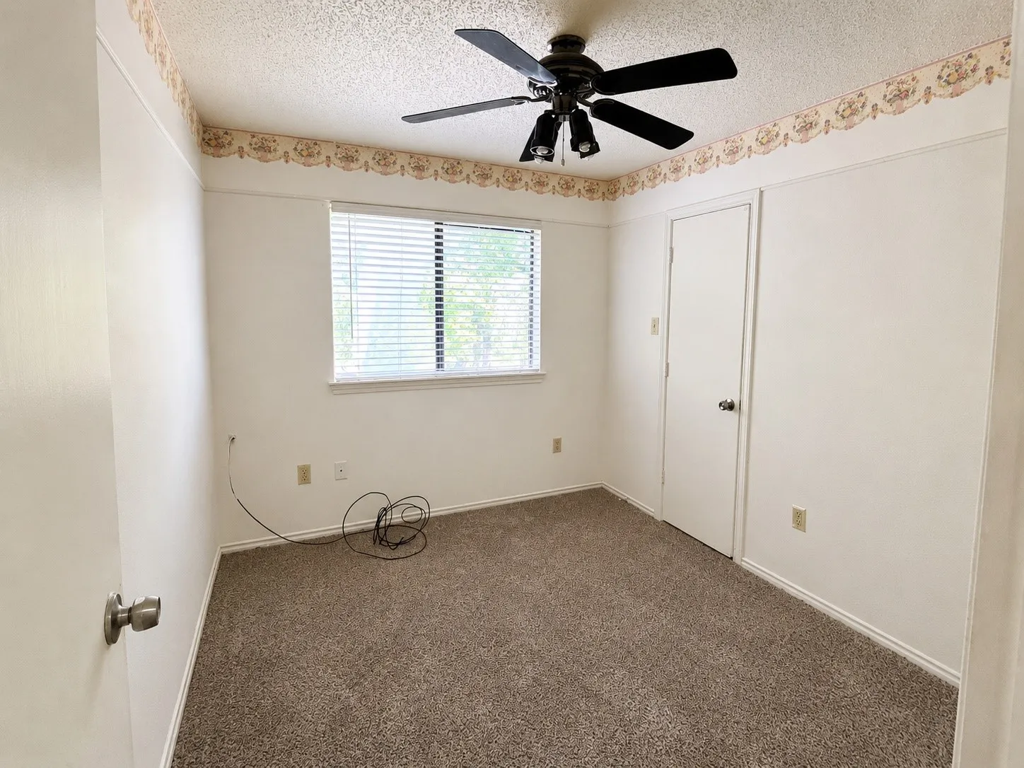 Single Family Residence For Rent in Dallas County , 530 Rawls Circle, Irving, Texas 75061, 3 Bedroom, 2 Bathroom, 2 Garage spaces, 1,272 Sqft, built in 1983, mls#21343896, Real Estate Agent in Irving, Homes For Rent in Dallas county, Homes For Rent in Irving, Realtor in Irving Texas, Real Estate Brokerage Independent Realty Texas, Luminita Cordes Realtor