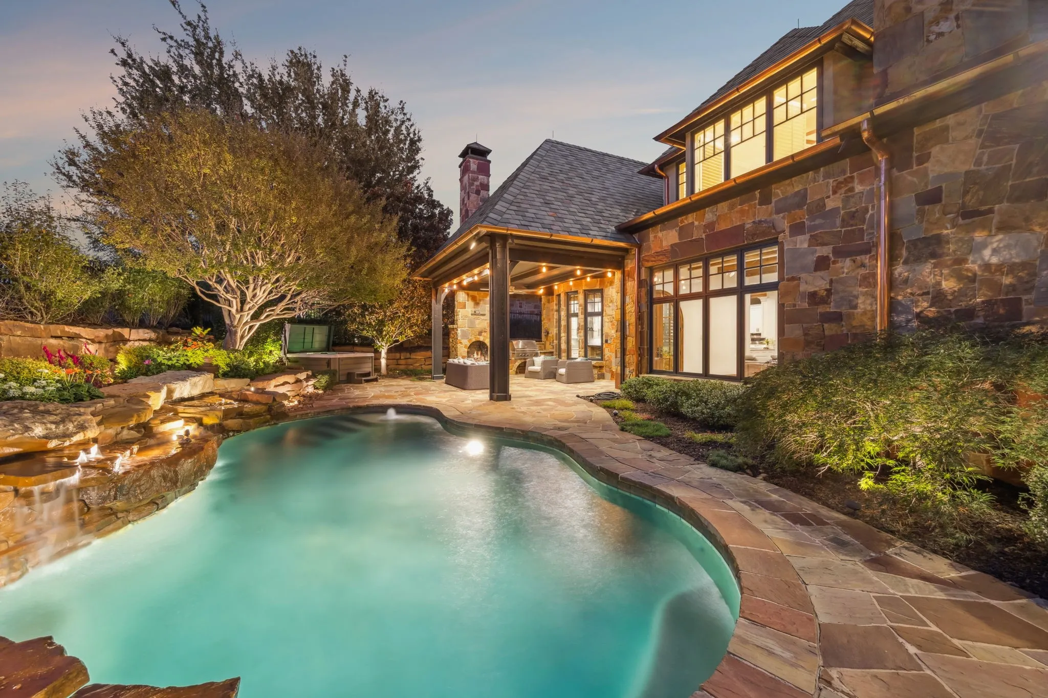 Beautiful backyard Oasis overlooking Vaquero's 8th Fairway