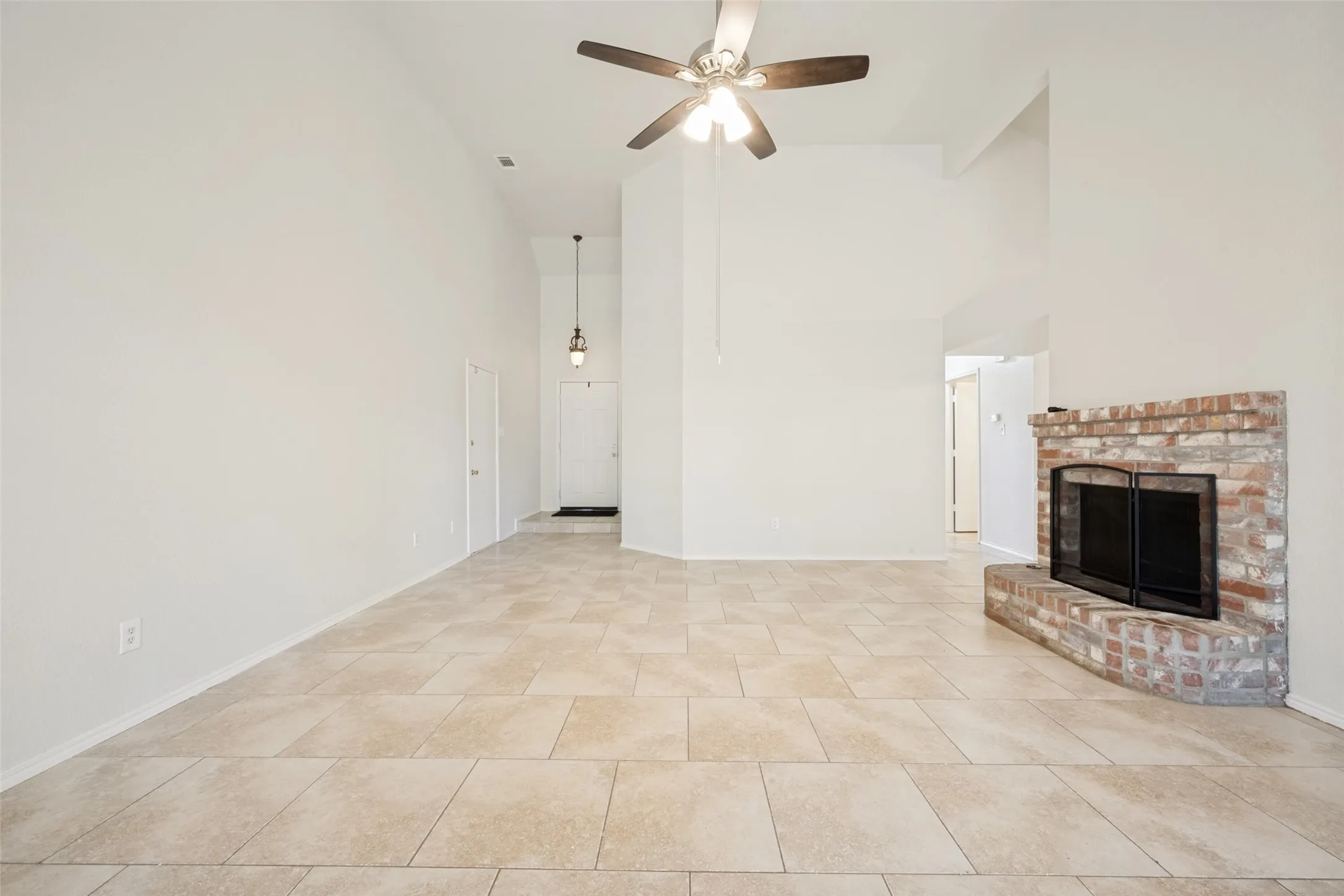 Single Family Residence For Rent in Denton County , 2515 Mountainview Drive, Corinth, Texas 76210, 3 Bedroom, 2 Bathroom, 2 Garage spaces, 1,741 Sqft, built in 1994, mls#21343637, Real Estate Agent in Corinth, Homes For Rent in Denton county, Homes For Rent in Corinth, Realtor in Corinth Texas, Real Estate Brokerage Independent Realty Texas, Luminita Cordes Realtor