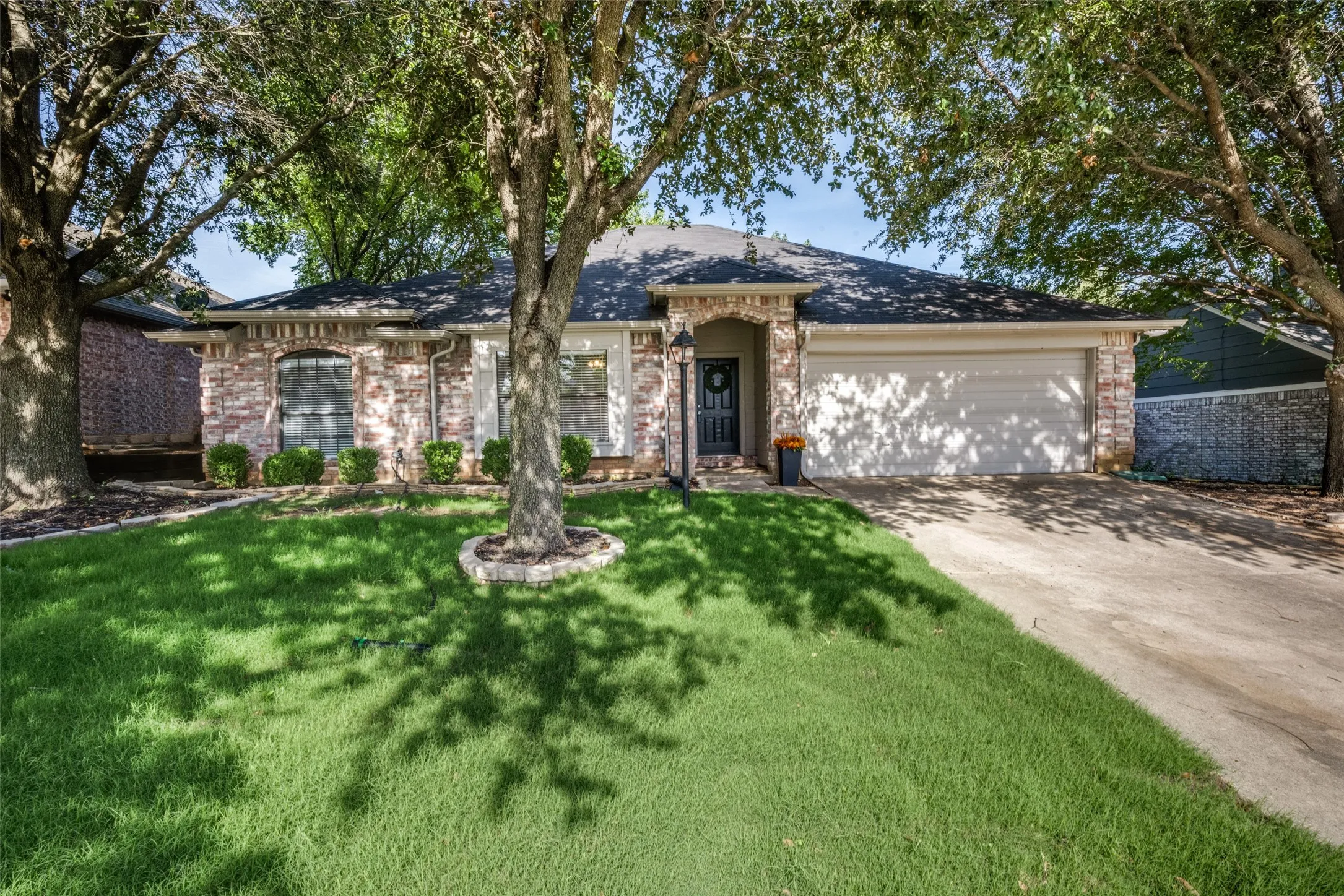 Single Family Residence For Rent in Denton County , 2515 Mountainview Drive, Corinth, Texas 76210, 3 Bedroom, 2 Bathroom, 2 Garage spaces, 1,741 Sqft, built in 1994, mls#21343637, Real Estate Agent in Corinth, Homes For Rent in Denton county, Homes For Rent in Corinth, Realtor in Corinth Texas, Real Estate Brokerage Independent Realty Texas, Luminita Cordes Realtor