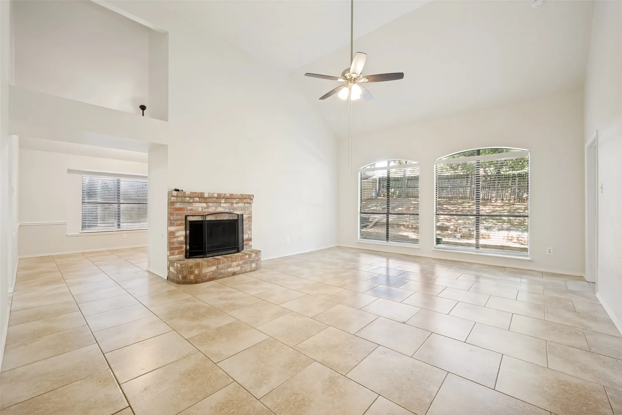 Single Family Residence For Rent in Denton County , 2515 Mountainview Drive, Corinth, Texas 76210, 3 Bedroom, 2 Bathroom, 2 Garage spaces, 1,741 Sqft, built in 1994, mls#21343637, Real Estate Agent in Corinth, Homes For Rent in Denton county, Homes For Rent in Corinth, Realtor in Corinth Texas, Real Estate Brokerage Independent Realty Texas, Luminita Cordes Realtor