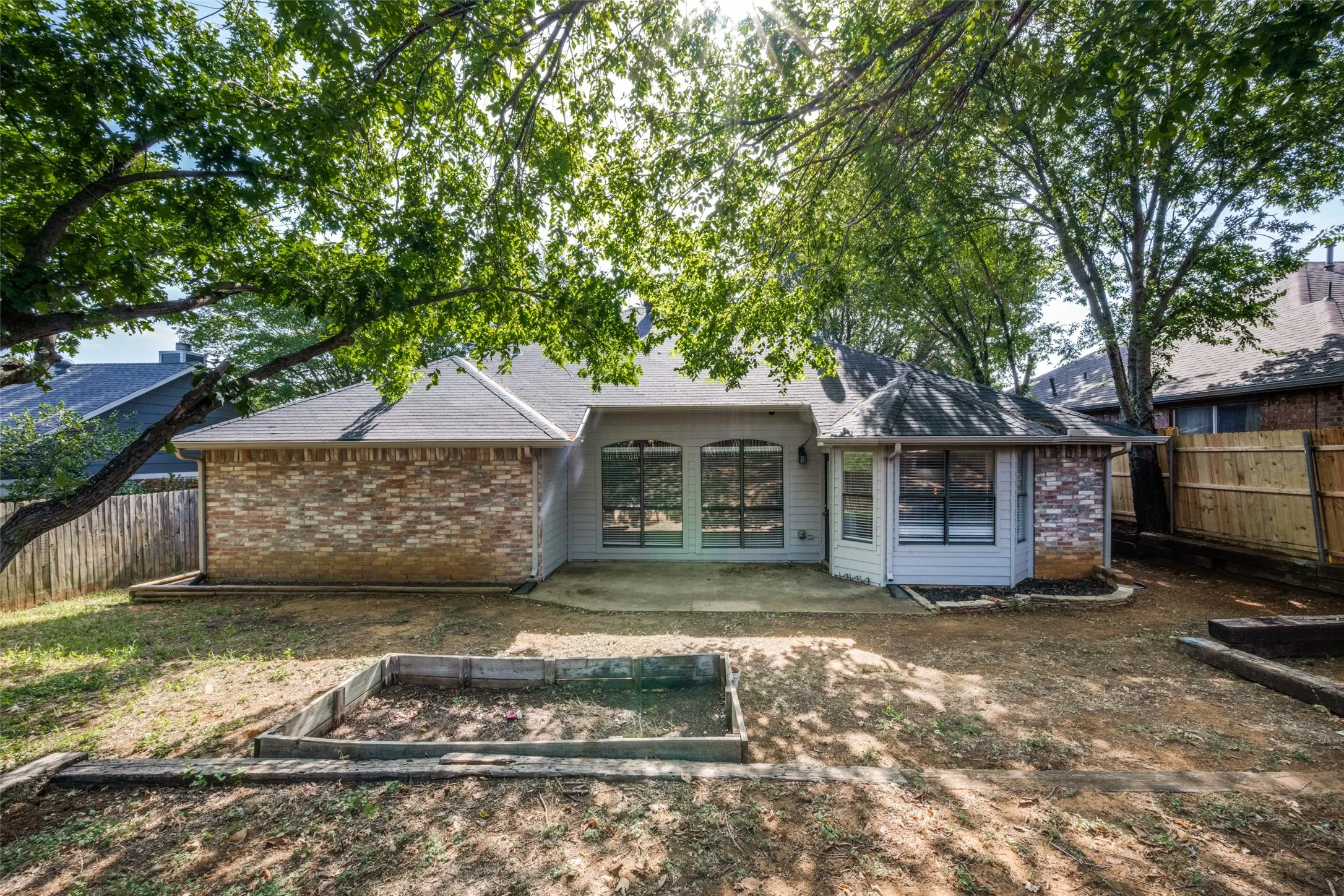 Single Family Residence For Rent in Denton County , 2515 Mountainview Drive, Corinth, Texas 76210, 3 Bedroom, 2 Bathroom, 2 Garage spaces, 1,741 Sqft, built in 1994, mls#21343637, Real Estate Agent in Corinth, Homes For Rent in Denton county, Homes For Rent in Corinth, Realtor in Corinth Texas, Real Estate Brokerage Independent Realty Texas, Luminita Cordes Realtor