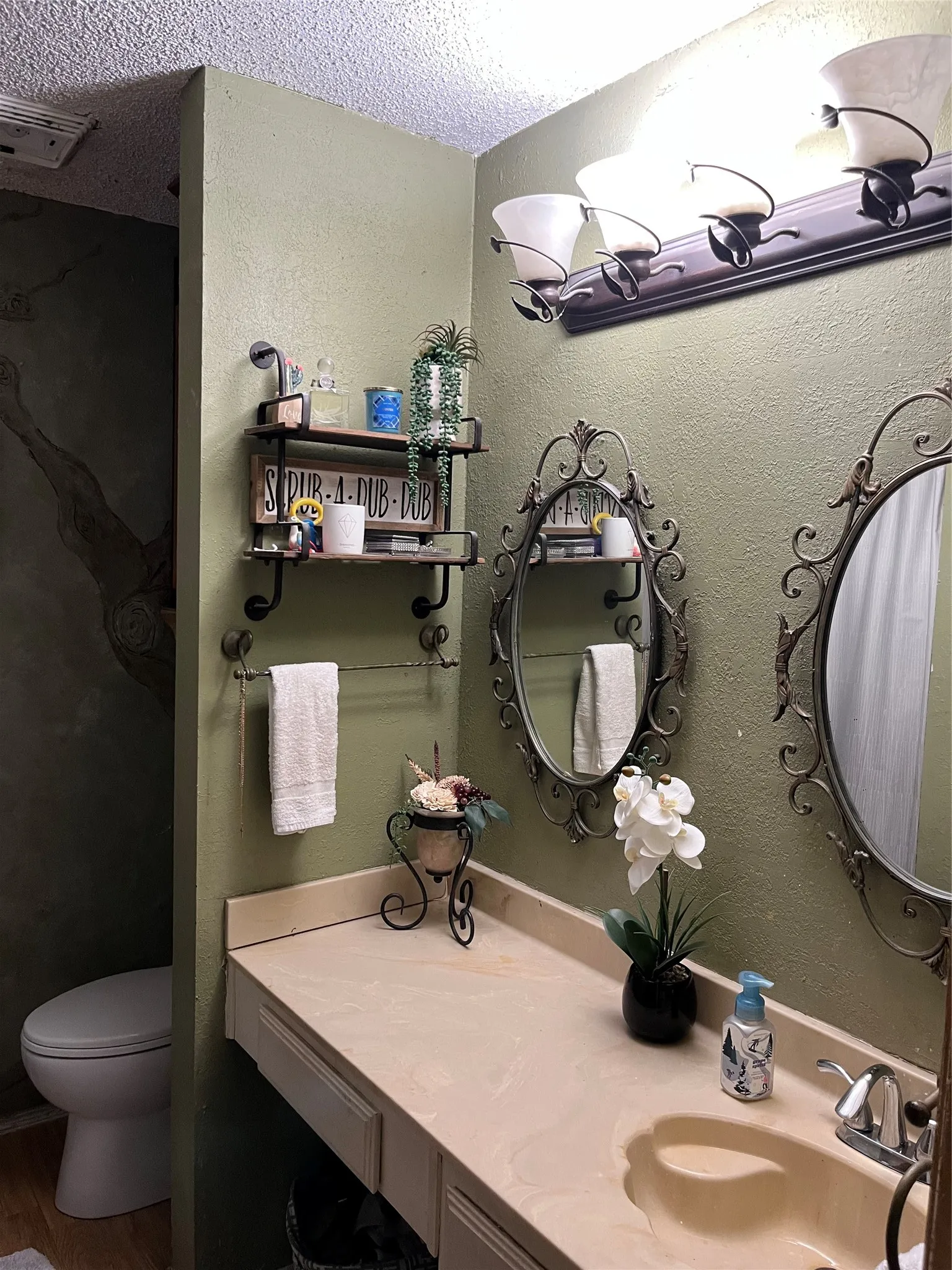 Single Family Residence For Sale in Dallas County , 3001 Colony Drive, Mesquite, Texas 75150, 3 Bedrooms, 2 Bathrooms, 2 Garage spaces, 1,528 Sqft, built in 1984, Price $250,000, mls#21343197, Real Estate Agent in Mesquite, Homes For Sale in Dallas county, Homes For Sale in Mesquite, Realtor in Mesquite Texas, Real Estate Brokerage Independent Realty Texas, Luminita Cordes Realtor