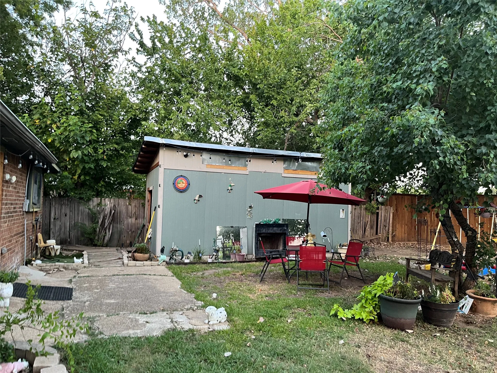 Single Family Residence For Sale in Dallas County , 3001 Colony Drive, Mesquite, Texas 75150, 3 Bedrooms, 2 Bathrooms, 2 Garage spaces, 1,528 Sqft, built in 1984, Price $250,000, mls#21343197, Real Estate Agent in Mesquite, Homes For Sale in Dallas county, Homes For Sale in Mesquite, Realtor in Mesquite Texas, Real Estate Brokerage Independent Realty Texas, Luminita Cordes Realtor