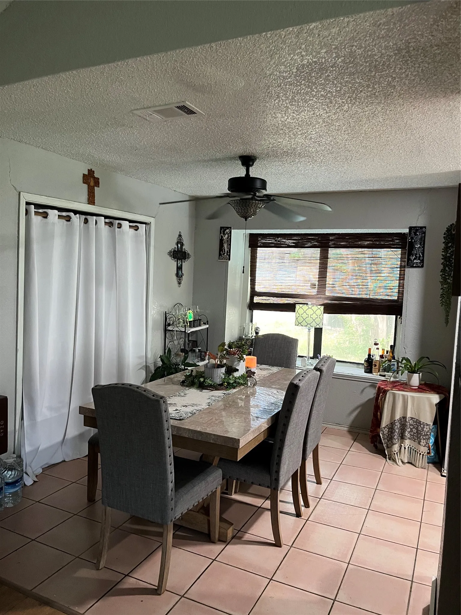Single Family Residence For Sale in Dallas County , 3001 Colony Drive, Mesquite, Texas 75150, 3 Bedrooms, 2 Bathrooms, 2 Garage spaces, 1,528 Sqft, built in 1984, Price $250,000, mls#21343197, Real Estate Agent in Mesquite, Homes For Sale in Dallas county, Homes For Sale in Mesquite, Realtor in Mesquite Texas, Real Estate Brokerage Independent Realty Texas, Luminita Cordes Realtor