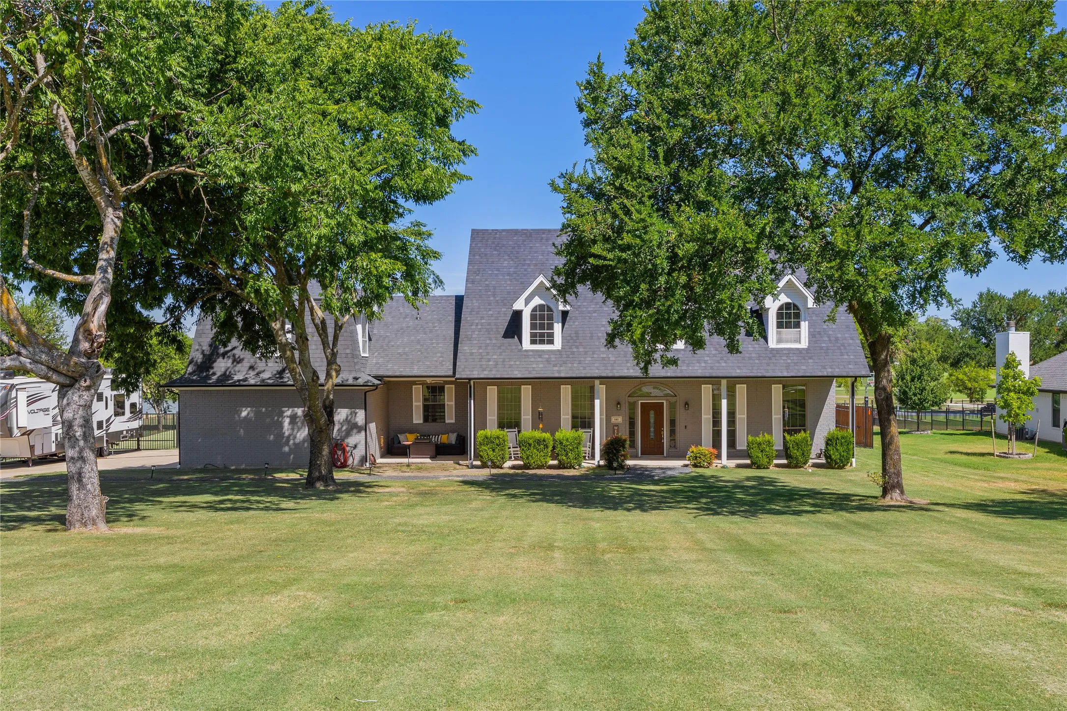 Single Family Residence For Sale in Kaufman County , 141 Creekview Lane, Crandall, Texas 75114, 5 Bedroom, 4 Bathroom, 2 Garage spaces, 3,338 Sqft, built in 1994, mls#21343844, Real Estate Agent in Crandall, Homes For Sale in Kaufman county, Homes For Sale in Crandall, Realtor in Crandall Texas, Real Estate Brokerage Independent Realty Texas, Luminita Cordes Realtor
