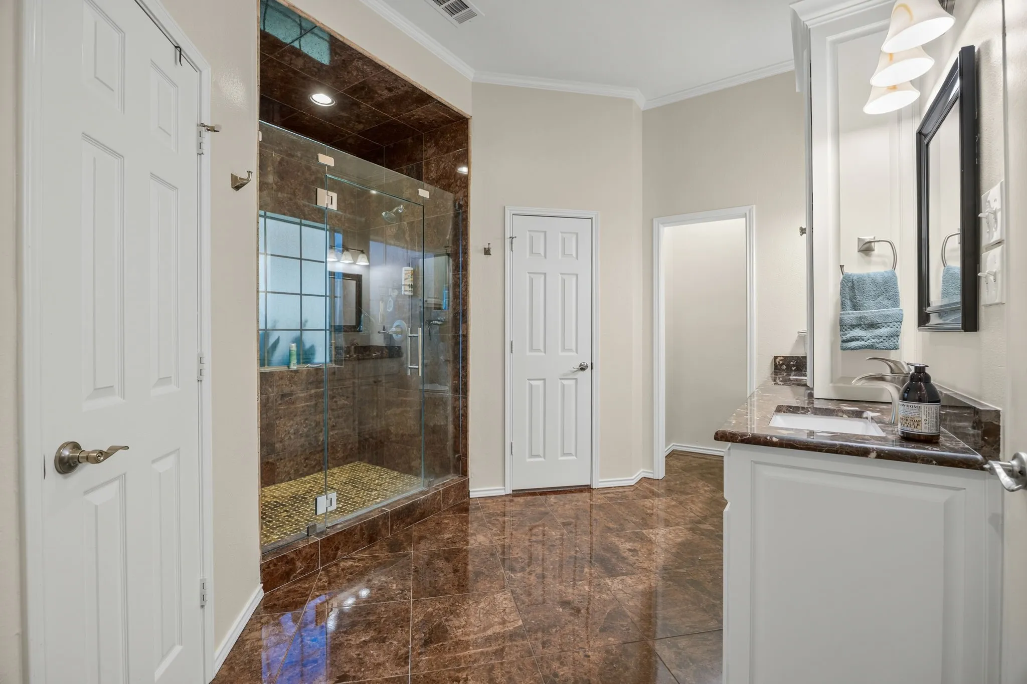 Single Family Residence For Sale in Kaufman County , 141 Creekview Lane, Crandall, Texas 75114, 5 Bedroom, 4 Bathroom, 2 Garage spaces, 3,338 Sqft, built in 1994, mls#21343844, Real Estate Agent in Crandall, Homes For Sale in Kaufman county, Homes For Sale in Crandall, Realtor in Crandall Texas, Real Estate Brokerage Independent Realty Texas, Luminita Cordes Realtor