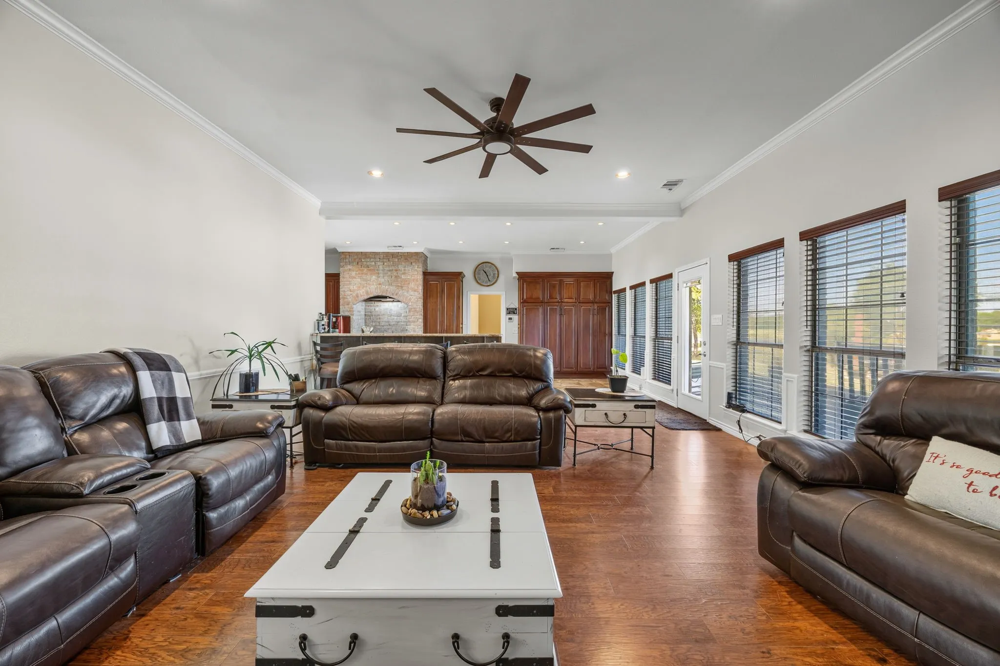 Single Family Residence For Sale in Kaufman County , 141 Creekview Lane, Crandall, Texas 75114, 5 Bedroom, 4 Bathroom, 2 Garage spaces, 3,338 Sqft, built in 1994, mls#21343844, Real Estate Agent in Crandall, Homes For Sale in Kaufman county, Homes For Sale in Crandall, Realtor in Crandall Texas, Real Estate Brokerage Independent Realty Texas, Luminita Cordes Realtor