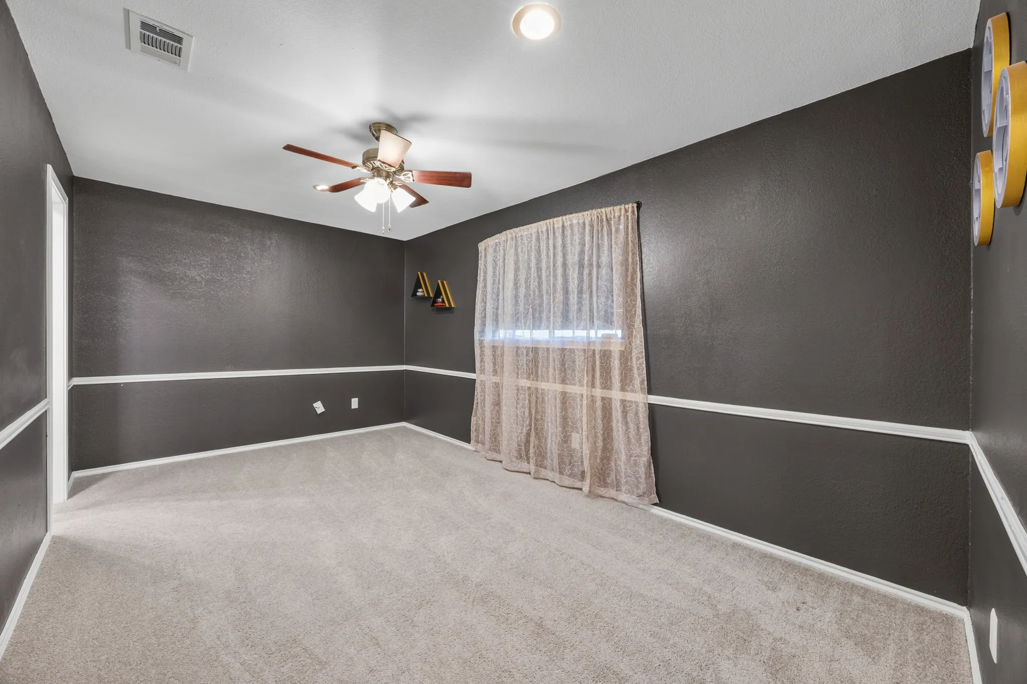 Single Family Residence For Sale in Kaufman County , 141 Creekview Lane, Crandall, Texas 75114, 5 Bedroom, 4 Bathroom, 2 Garage spaces, 3,338 Sqft, built in 1994, mls#21343844, Real Estate Agent in Crandall, Homes For Sale in Kaufman county, Homes For Sale in Crandall, Realtor in Crandall Texas, Real Estate Brokerage Independent Realty Texas, Luminita Cordes Realtor