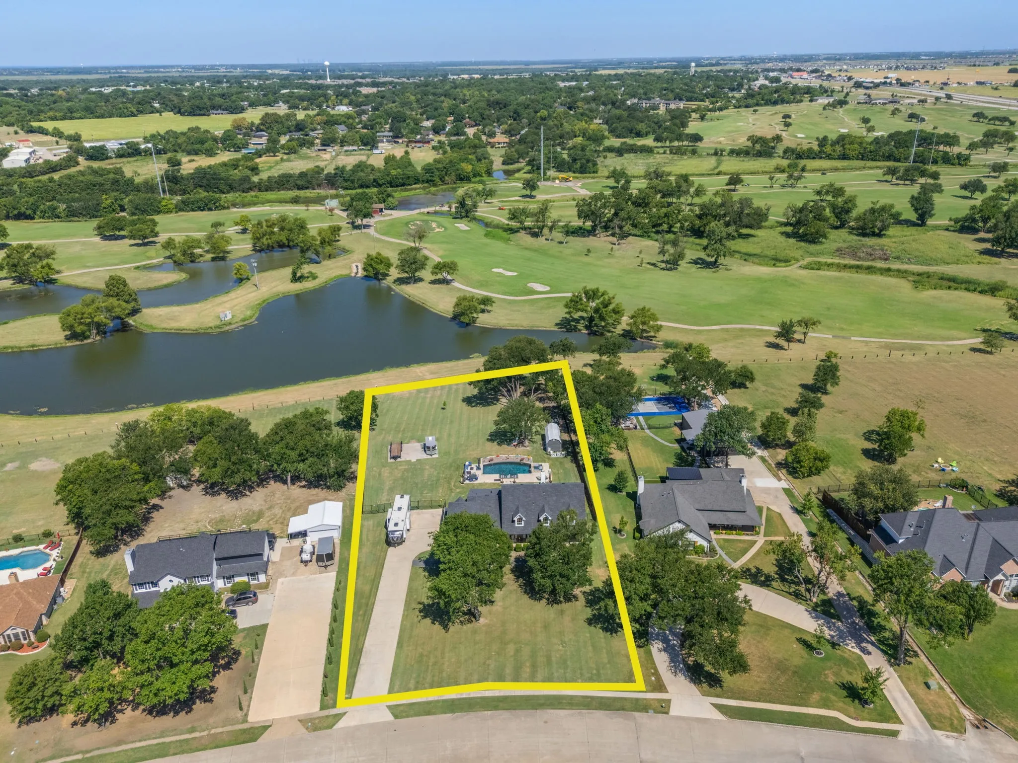 Single Family Residence For Sale in Kaufman County , 141 Creekview Lane, Crandall, Texas 75114, 5 Bedroom, 4 Bathroom, 2 Garage spaces, 3,338 Sqft, built in 1994, mls#21343844, Real Estate Agent in Crandall, Homes For Sale in Kaufman county, Homes For Sale in Crandall, Realtor in Crandall Texas, Real Estate Brokerage Independent Realty Texas, Luminita Cordes Realtor