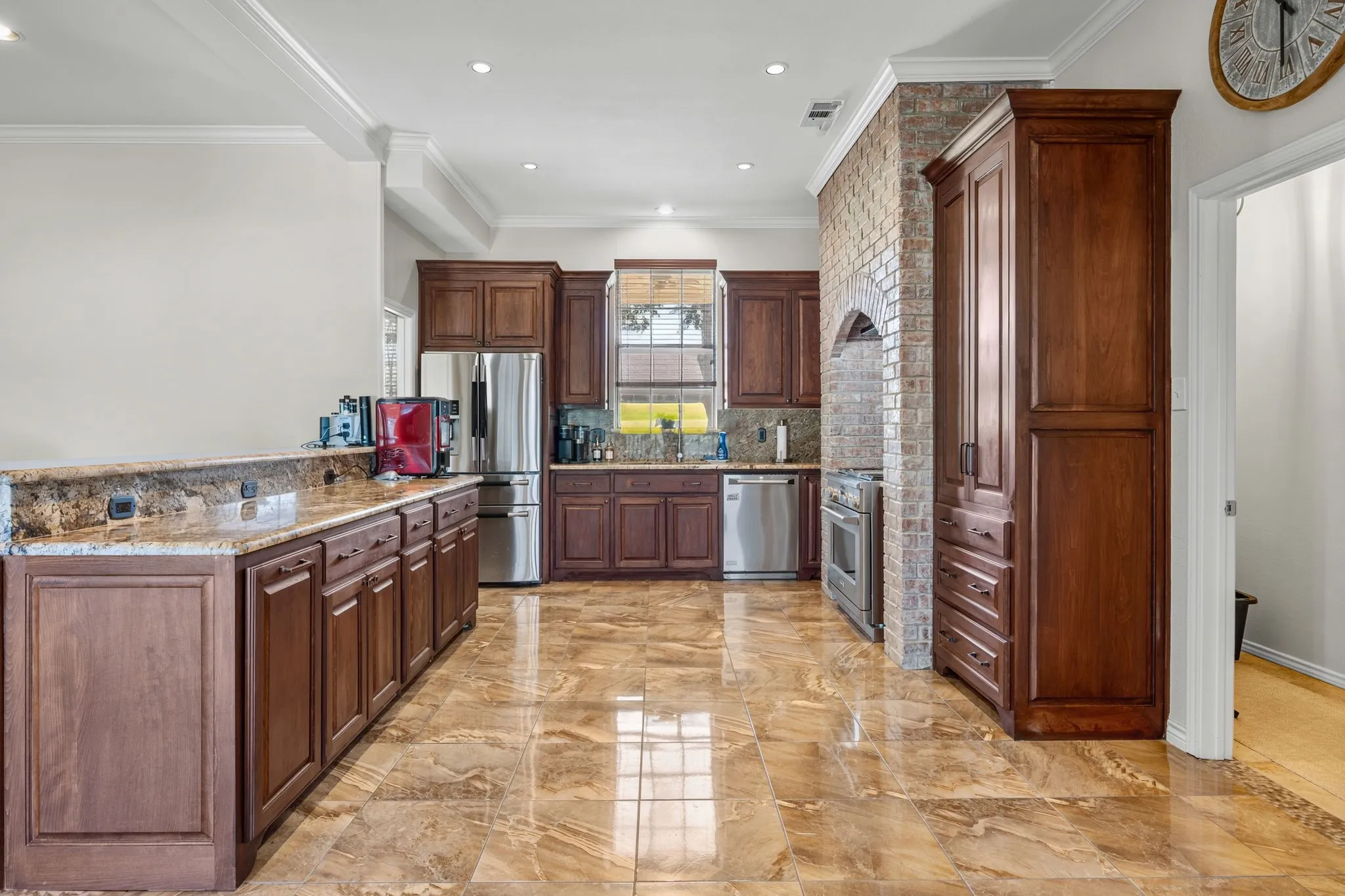 Single Family Residence For Sale in Kaufman County , 141 Creekview Lane, Crandall, Texas 75114, 5 Bedroom, 4 Bathroom, 2 Garage spaces, 3,338 Sqft, built in 1994, mls#21343844, Real Estate Agent in Crandall, Homes For Sale in Kaufman county, Homes For Sale in Crandall, Realtor in Crandall Texas, Real Estate Brokerage Independent Realty Texas, Luminita Cordes Realtor