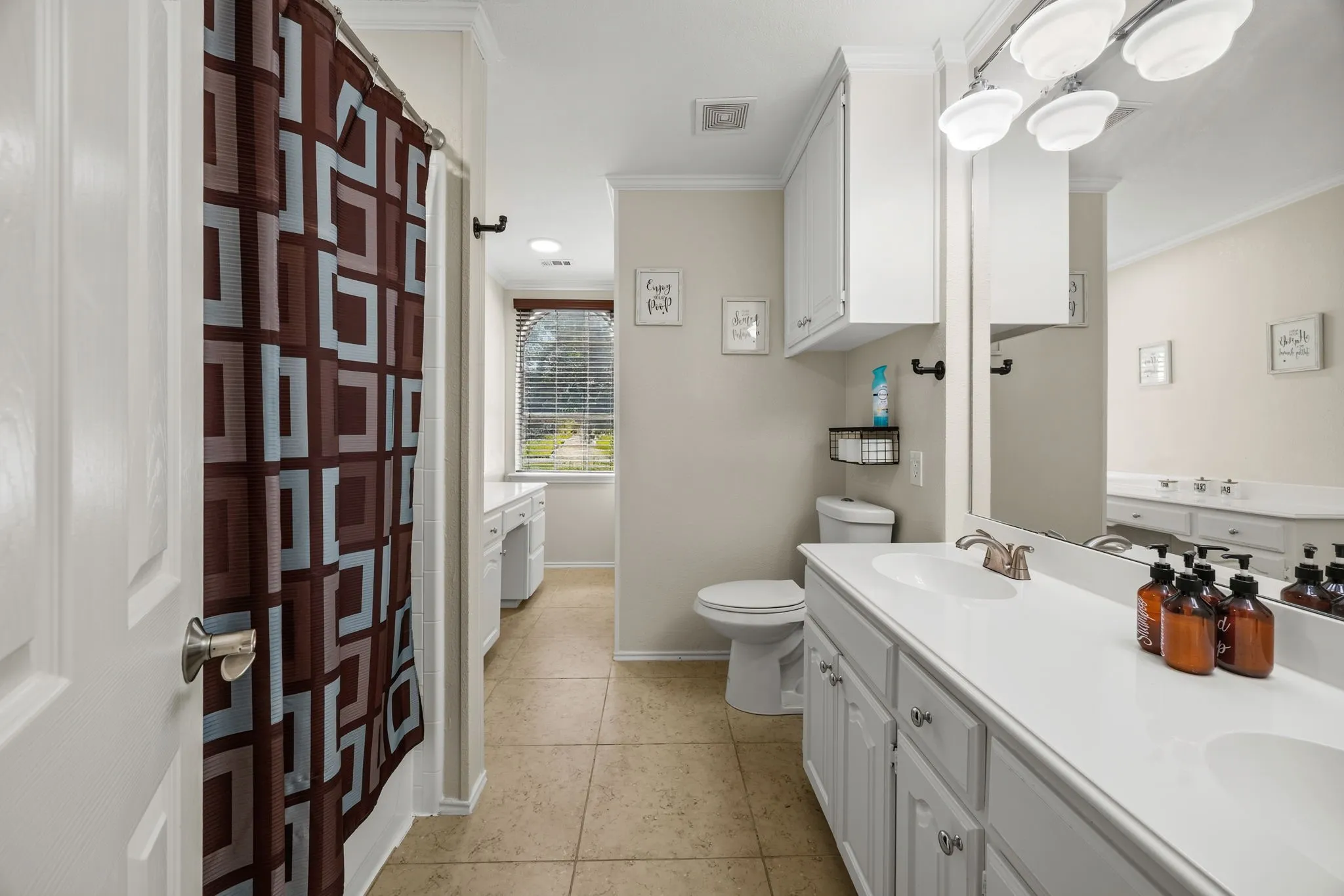 Single Family Residence For Sale in Kaufman County , 141 Creekview Lane, Crandall, Texas 75114, 5 Bedroom, 4 Bathroom, 2 Garage spaces, 3,338 Sqft, built in 1994, mls#21343844, Real Estate Agent in Crandall, Homes For Sale in Kaufman county, Homes For Sale in Crandall, Realtor in Crandall Texas, Real Estate Brokerage Independent Realty Texas, Luminita Cordes Realtor