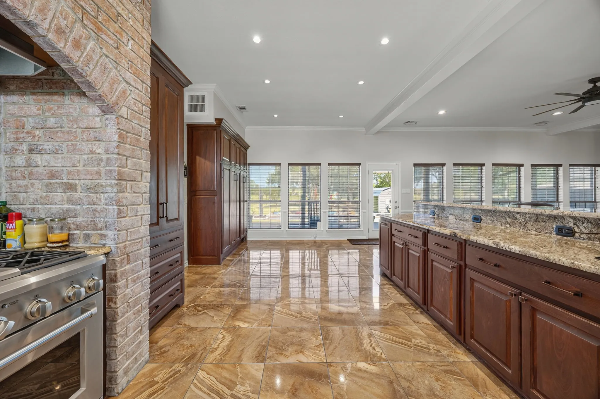 Single Family Residence For Sale in Kaufman County , 141 Creekview Lane, Crandall, Texas 75114, 5 Bedroom, 4 Bathroom, 2 Garage spaces, 3,338 Sqft, built in 1994, mls#21343844, Real Estate Agent in Crandall, Homes For Sale in Kaufman county, Homes For Sale in Crandall, Realtor in Crandall Texas, Real Estate Brokerage Independent Realty Texas, Luminita Cordes Realtor