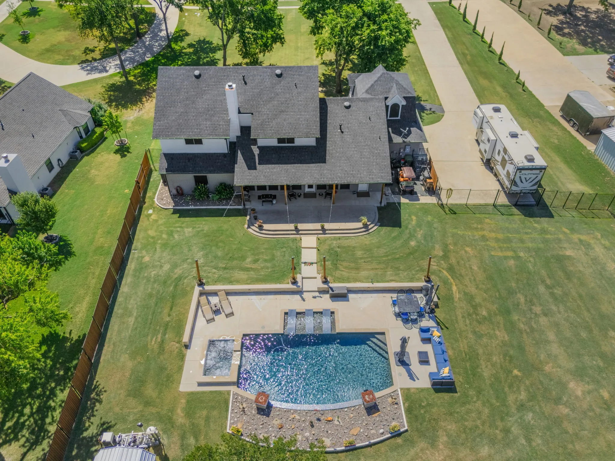 Single Family Residence For Sale in Kaufman County , 141 Creekview Lane, Crandall, Texas 75114, 5 Bedroom, 4 Bathroom, 2 Garage spaces, 3,338 Sqft, built in 1994, mls#21343844, Real Estate Agent in Crandall, Homes For Sale in Kaufman county, Homes For Sale in Crandall, Realtor in Crandall Texas, Real Estate Brokerage Independent Realty Texas, Luminita Cordes Realtor