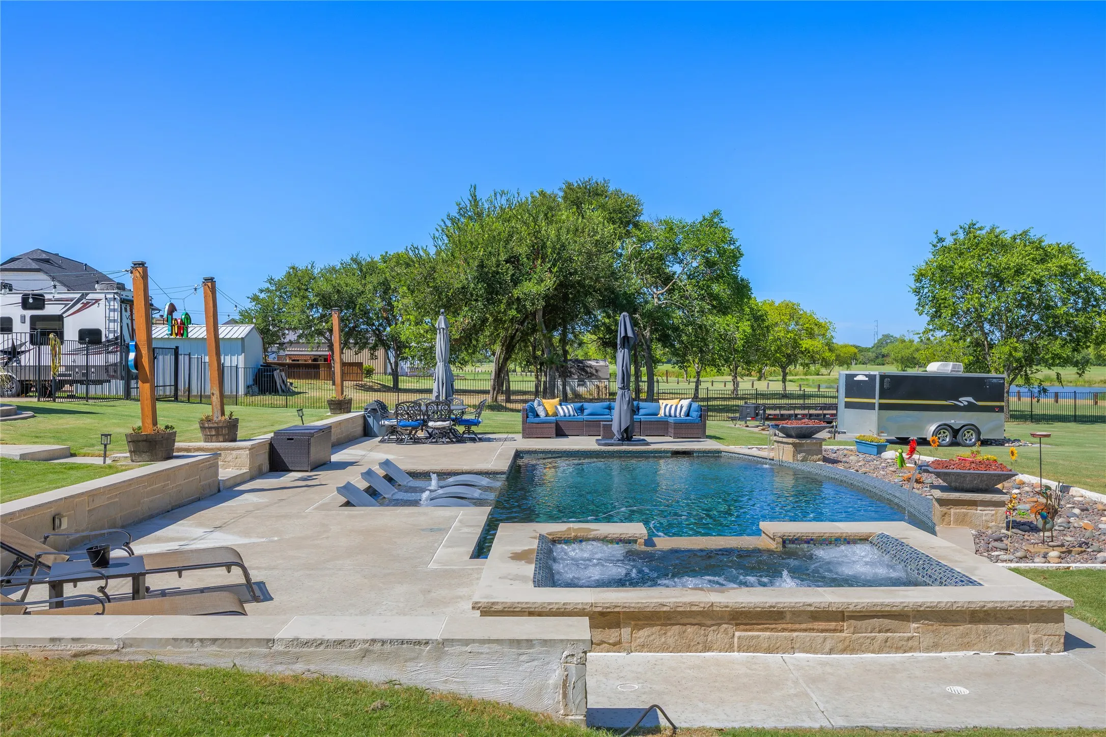 Single Family Residence For Sale in Kaufman County , 141 Creekview Lane, Crandall, Texas 75114, 5 Bedroom, 4 Bathroom, 2 Garage spaces, 3,338 Sqft, built in 1994, mls#21343844, Real Estate Agent in Crandall, Homes For Sale in Kaufman county, Homes For Sale in Crandall, Realtor in Crandall Texas, Real Estate Brokerage Independent Realty Texas, Luminita Cordes Realtor