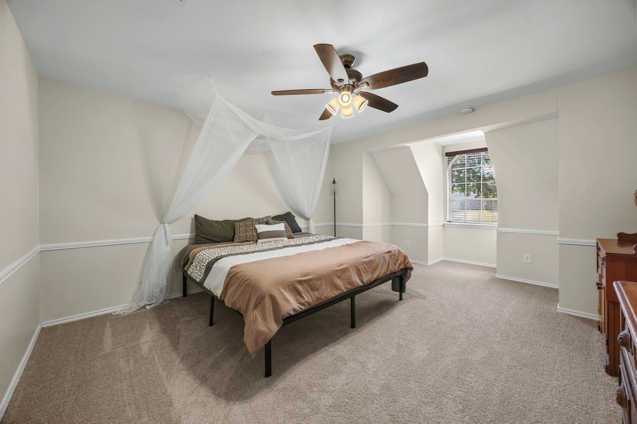Single Family Residence For Sale in Kaufman County , 141 Creekview Lane, Crandall, Texas 75114, 5 Bedroom, 4 Bathroom, 2 Garage spaces, 3,338 Sqft, built in 1994, mls#21343844, Real Estate Agent in Crandall, Homes For Sale in Kaufman county, Homes For Sale in Crandall, Realtor in Crandall Texas, Real Estate Brokerage Independent Realty Texas, Luminita Cordes Realtor
