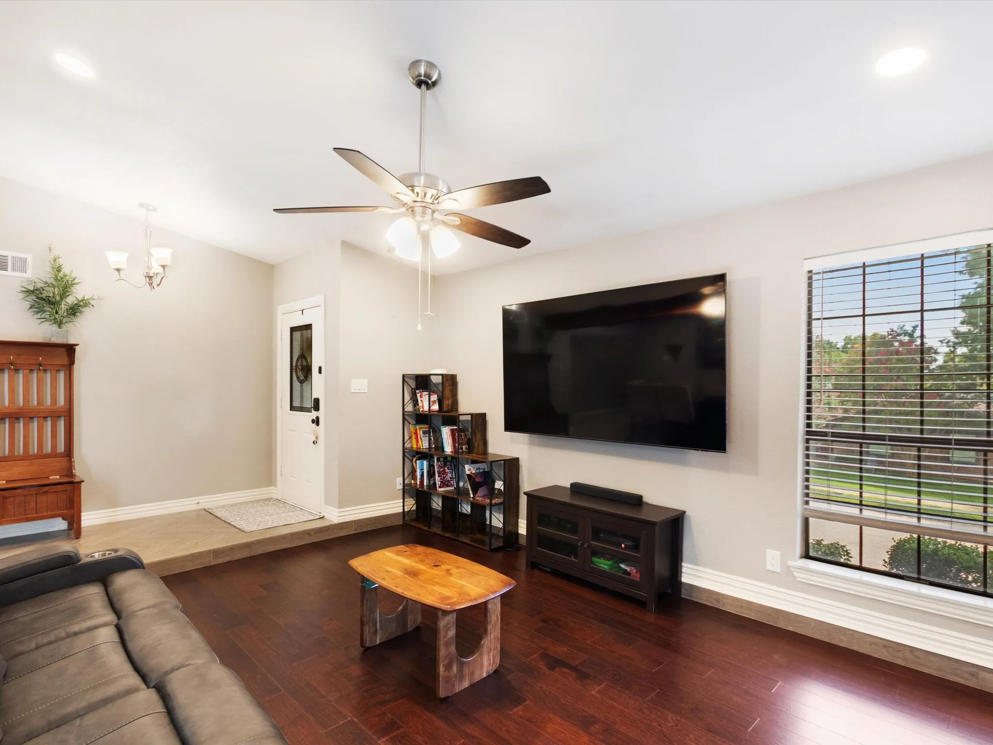 Single Family Residence For Sale in Dallas County , 2922 Spring Brook Drive, Garland, Texas 75044, 4 Bedroom, 2 Bathroom, 2 Garage spaces, 2,146 Sqft, built in 1980, mls#21343909, Real Estate Agent in Garland, Homes For Sale in Dallas county, Homes For Sale in Garland, Realtor in Garland Texas, Real Estate Brokerage Independent Realty Texas, Luminita Cordes Realtor