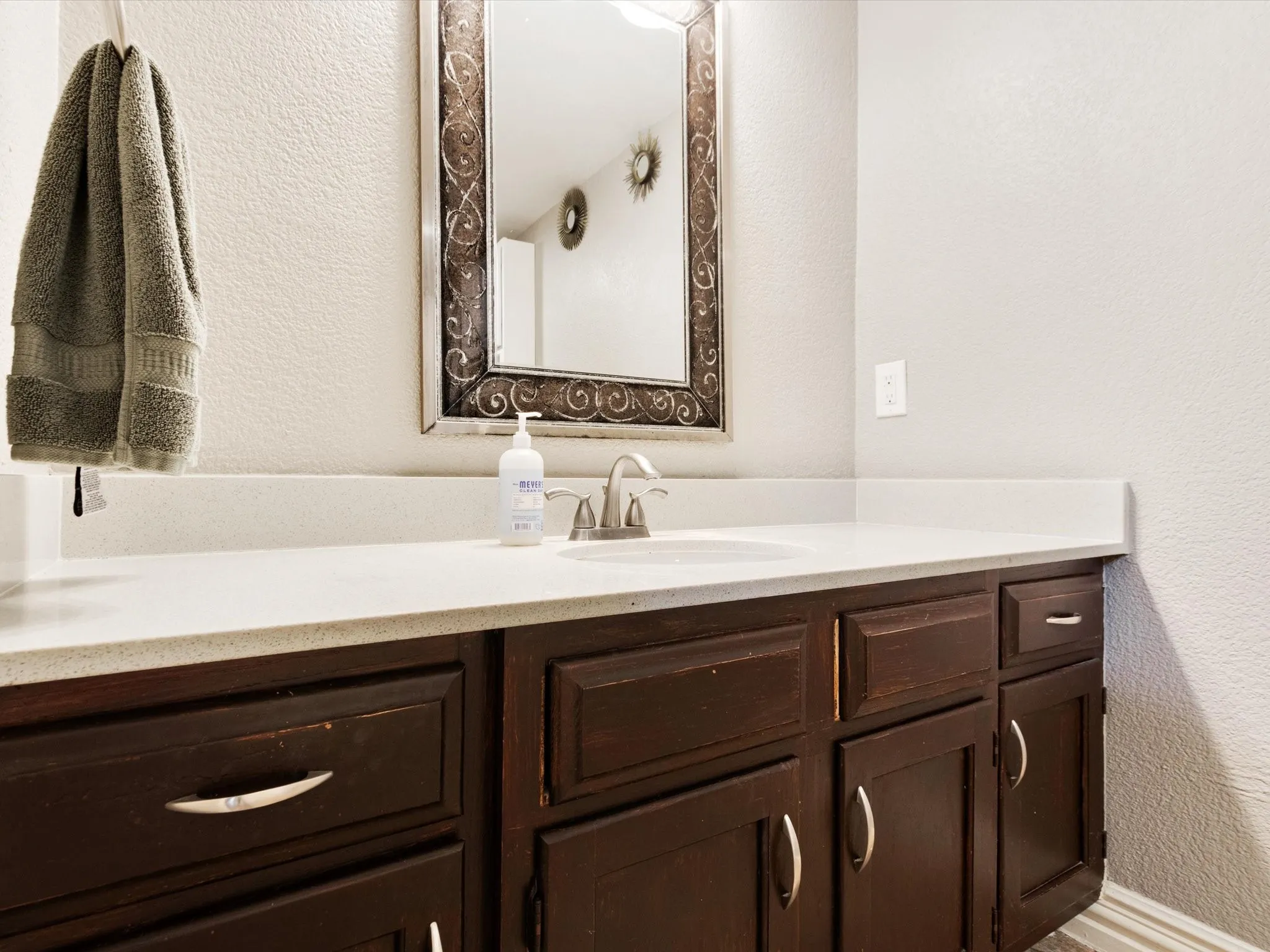 Single Family Residence For Sale in Dallas County , 2922 Spring Brook Drive, Garland, Texas 75044, 4 Bedroom, 2 Bathroom, 2 Garage spaces, 2,146 Sqft, built in 1980, mls#21343909, Real Estate Agent in Garland, Homes For Sale in Dallas county, Homes For Sale in Garland, Realtor in Garland Texas, Real Estate Brokerage Independent Realty Texas, Luminita Cordes Realtor