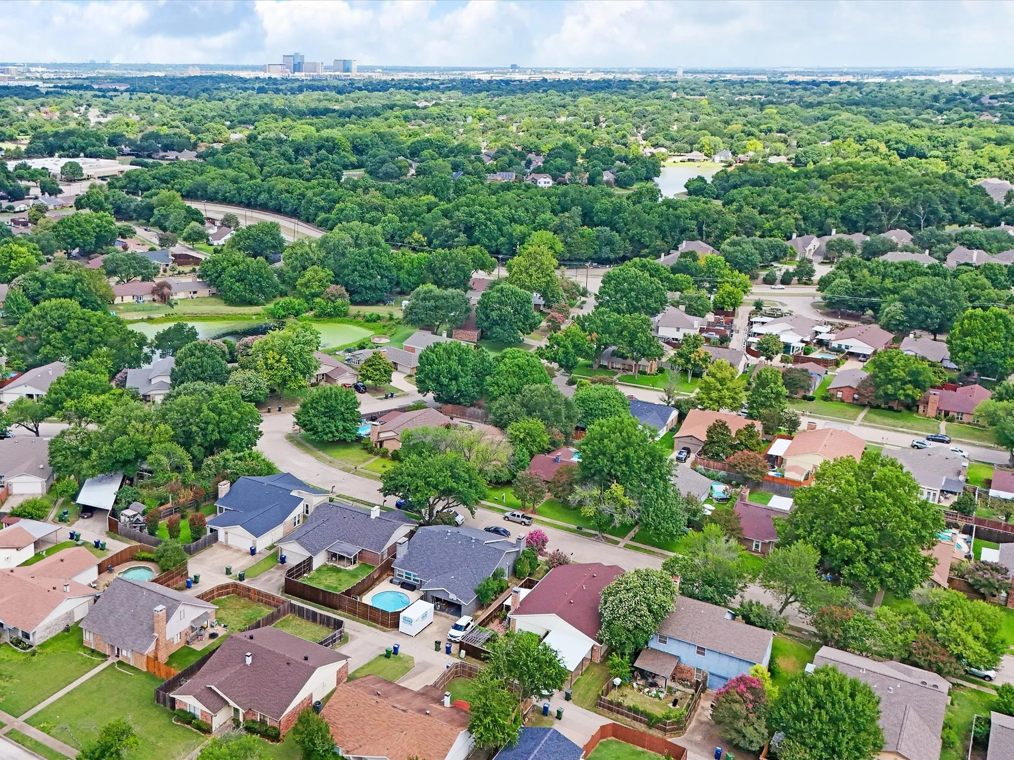Single Family Residence For Sale in Dallas County , 2922 Spring Brook Drive, Garland, Texas 75044, 4 Bedroom, 2 Bathroom, 2 Garage spaces, 2,146 Sqft, built in 1980, mls#21343909, Real Estate Agent in Garland, Homes For Sale in Dallas county, Homes For Sale in Garland, Realtor in Garland Texas, Real Estate Brokerage Independent Realty Texas, Luminita Cordes Realtor