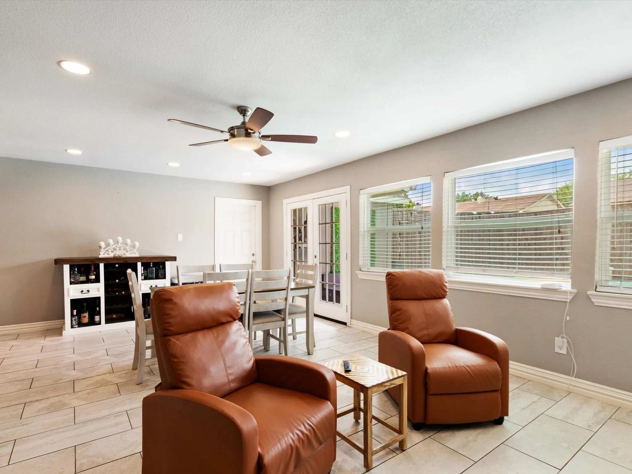 Single Family Residence For Sale in Dallas County , 2922 Spring Brook Drive, Garland, Texas 75044, 4 Bedroom, 2 Bathroom, 2 Garage spaces, 2,146 Sqft, built in 1980, mls#21343909, Real Estate Agent in Garland, Homes For Sale in Dallas county, Homes For Sale in Garland, Realtor in Garland Texas, Real Estate Brokerage Independent Realty Texas, Luminita Cordes Realtor