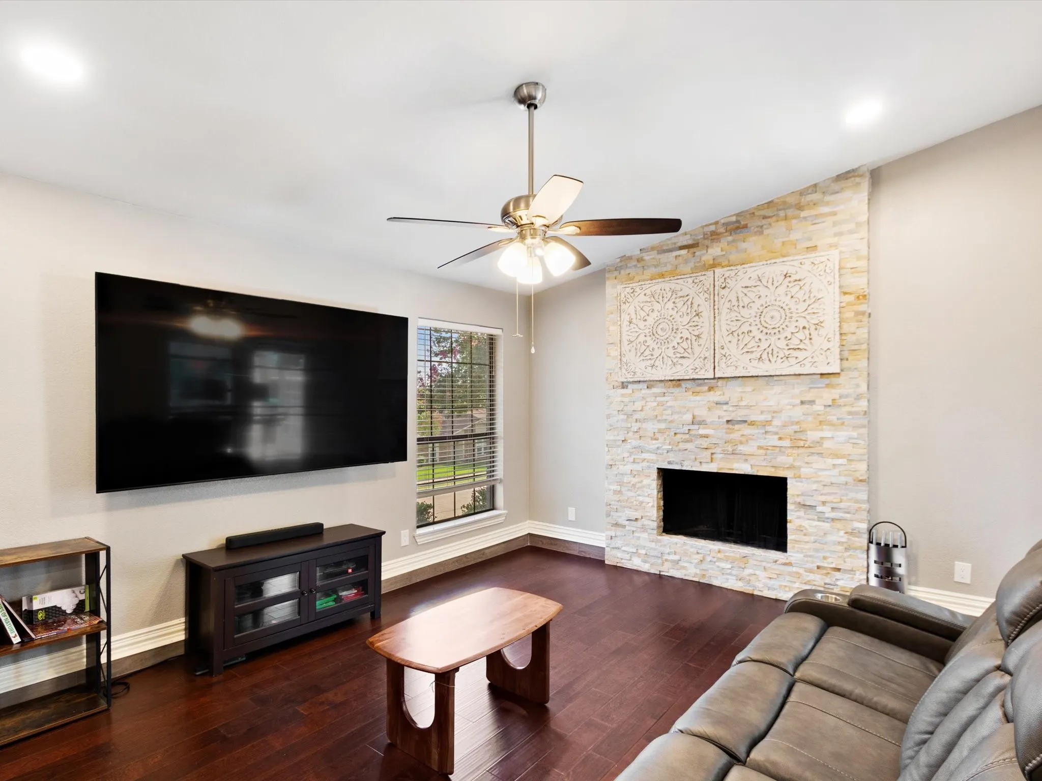Single Family Residence For Sale in Dallas County , 2922 Spring Brook Drive, Garland, Texas 75044, 4 Bedroom, 2 Bathroom, 2 Garage spaces, 2,146 Sqft, built in 1980, mls#21343909, Real Estate Agent in Garland, Homes For Sale in Dallas county, Homes For Sale in Garland, Realtor in Garland Texas, Real Estate Brokerage Independent Realty Texas, Luminita Cordes Realtor