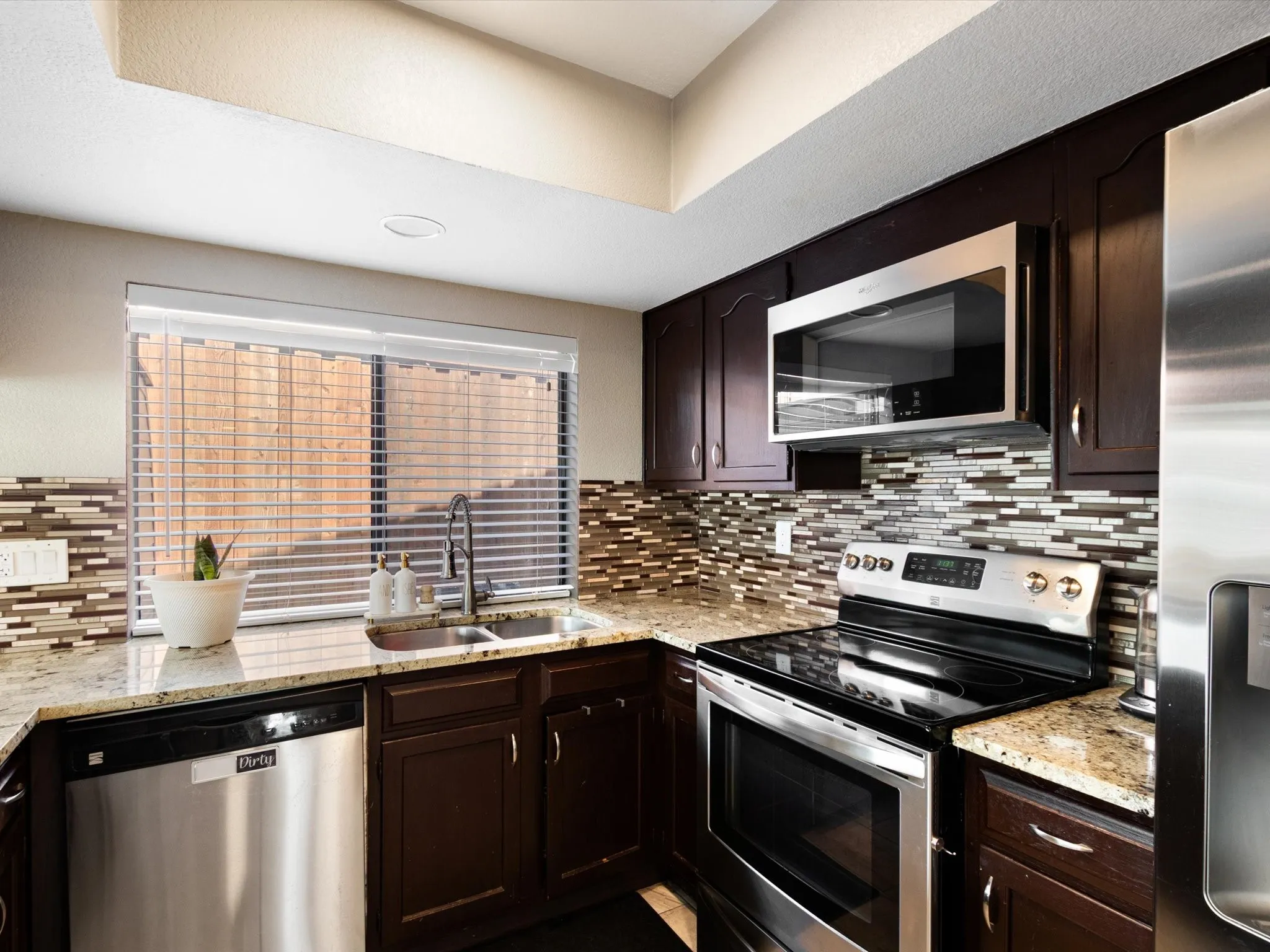 Single Family Residence For Sale in Dallas County , 2922 Spring Brook Drive, Garland, Texas 75044, 4 Bedroom, 2 Bathroom, 2 Garage spaces, 2,146 Sqft, built in 1980, mls#21343909, Real Estate Agent in Garland, Homes For Sale in Dallas county, Homes For Sale in Garland, Realtor in Garland Texas, Real Estate Brokerage Independent Realty Texas, Luminita Cordes Realtor