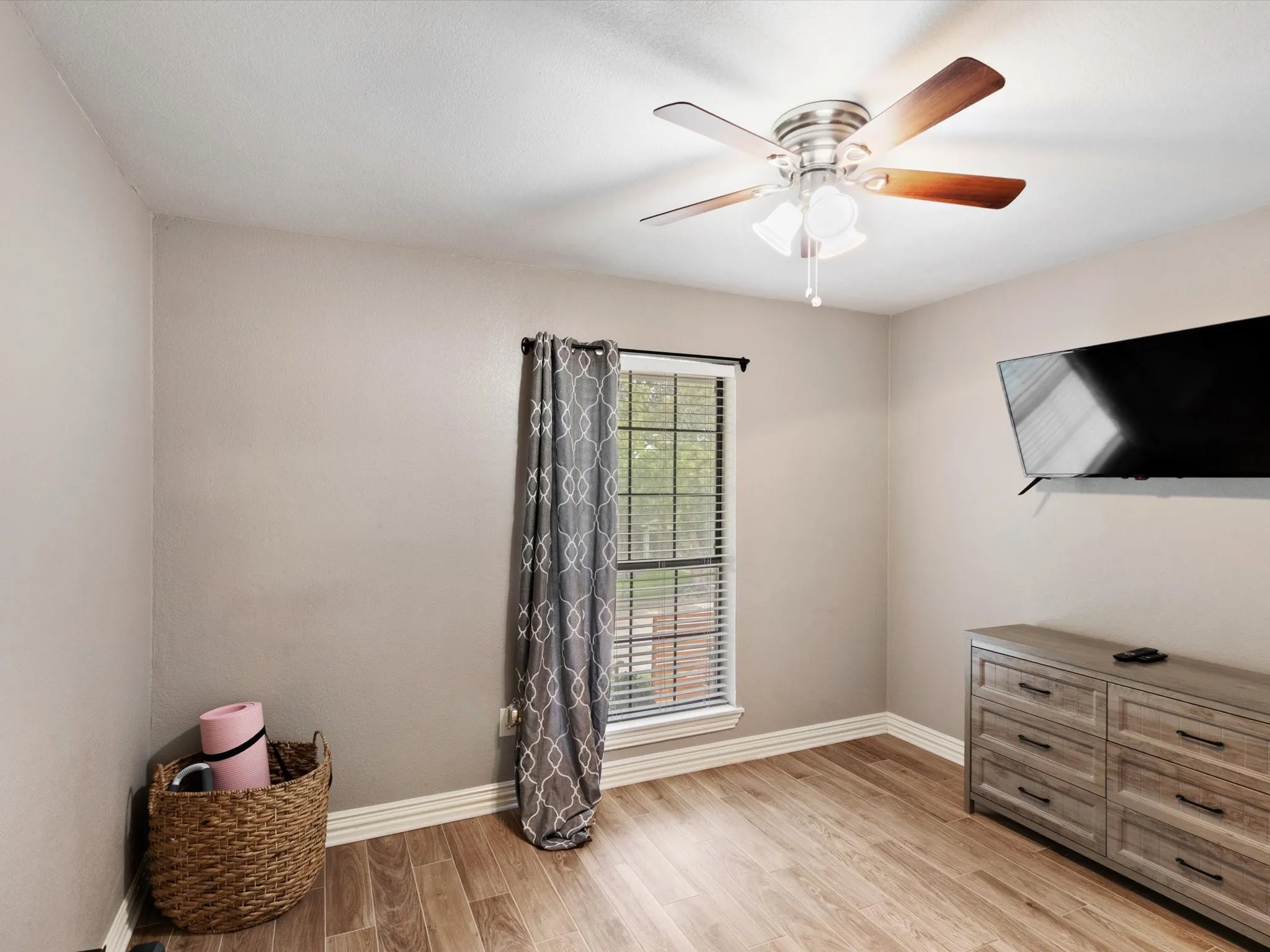Single Family Residence For Sale in Dallas County , 2922 Spring Brook Drive, Garland, Texas 75044, 4 Bedroom, 2 Bathroom, 2 Garage spaces, 2,146 Sqft, built in 1980, mls#21343909, Real Estate Agent in Garland, Homes For Sale in Dallas county, Homes For Sale in Garland, Realtor in Garland Texas, Real Estate Brokerage Independent Realty Texas, Luminita Cordes Realtor