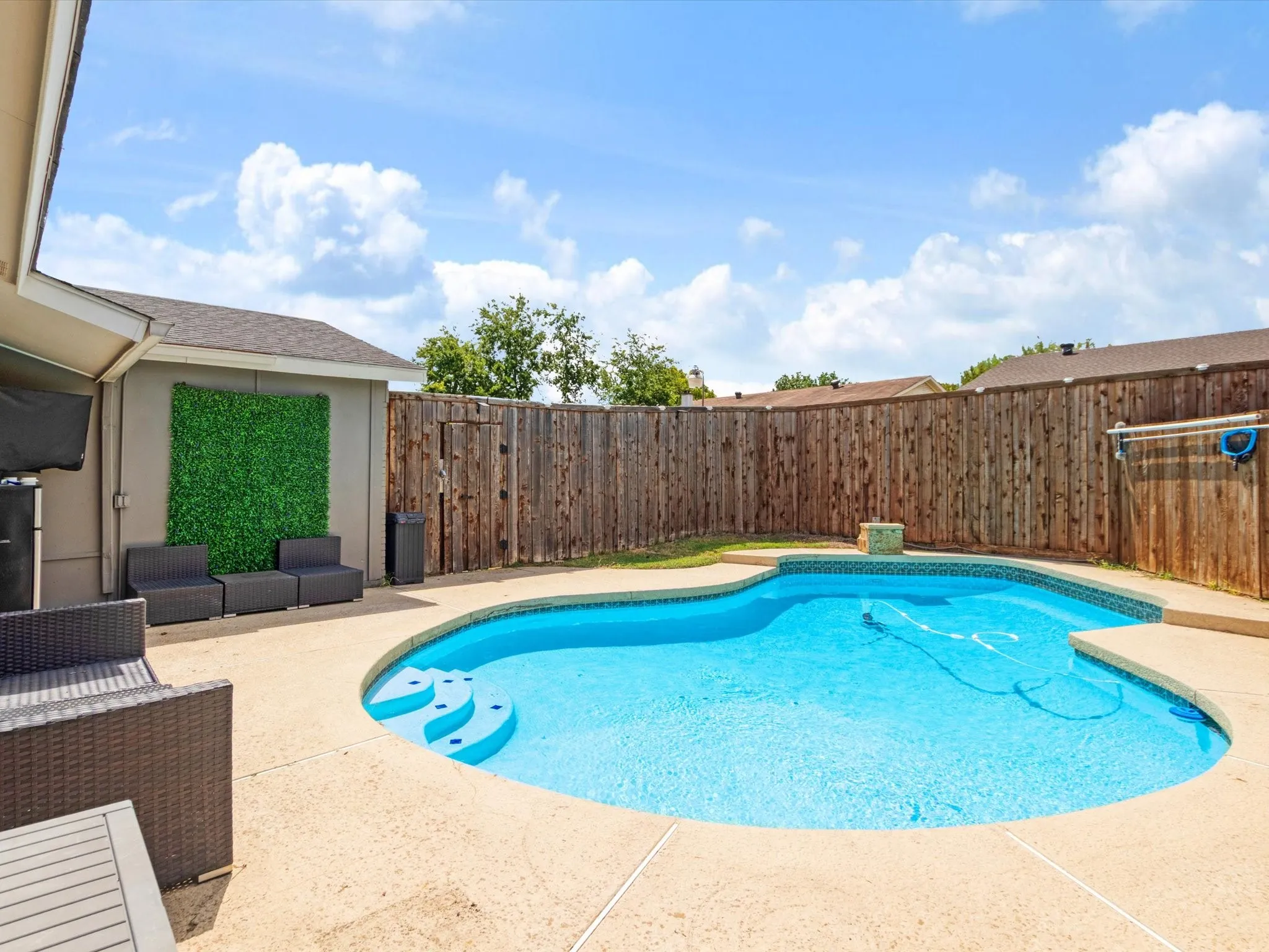 Single Family Residence For Sale in Dallas County , 2922 Spring Brook Drive, Garland, Texas 75044, 4 Bedroom, 2 Bathroom, 2 Garage spaces, 2,146 Sqft, built in 1980, mls#21343909, Real Estate Agent in Garland, Homes For Sale in Dallas county, Homes For Sale in Garland, Realtor in Garland Texas, Real Estate Brokerage Independent Realty Texas, Luminita Cordes Realtor